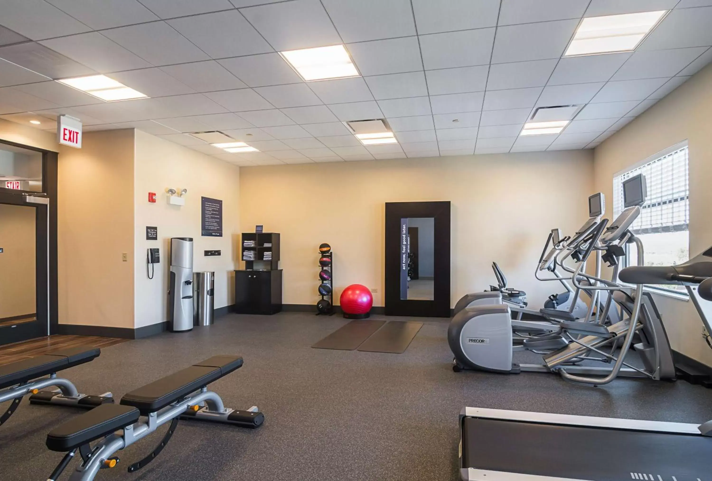 Fitness centre/facilities in Hampton Inn Chicago North-Loyola Station, Il Fitness centre/facilities in Hampton Inn Chicago North-Loyola Station, Il