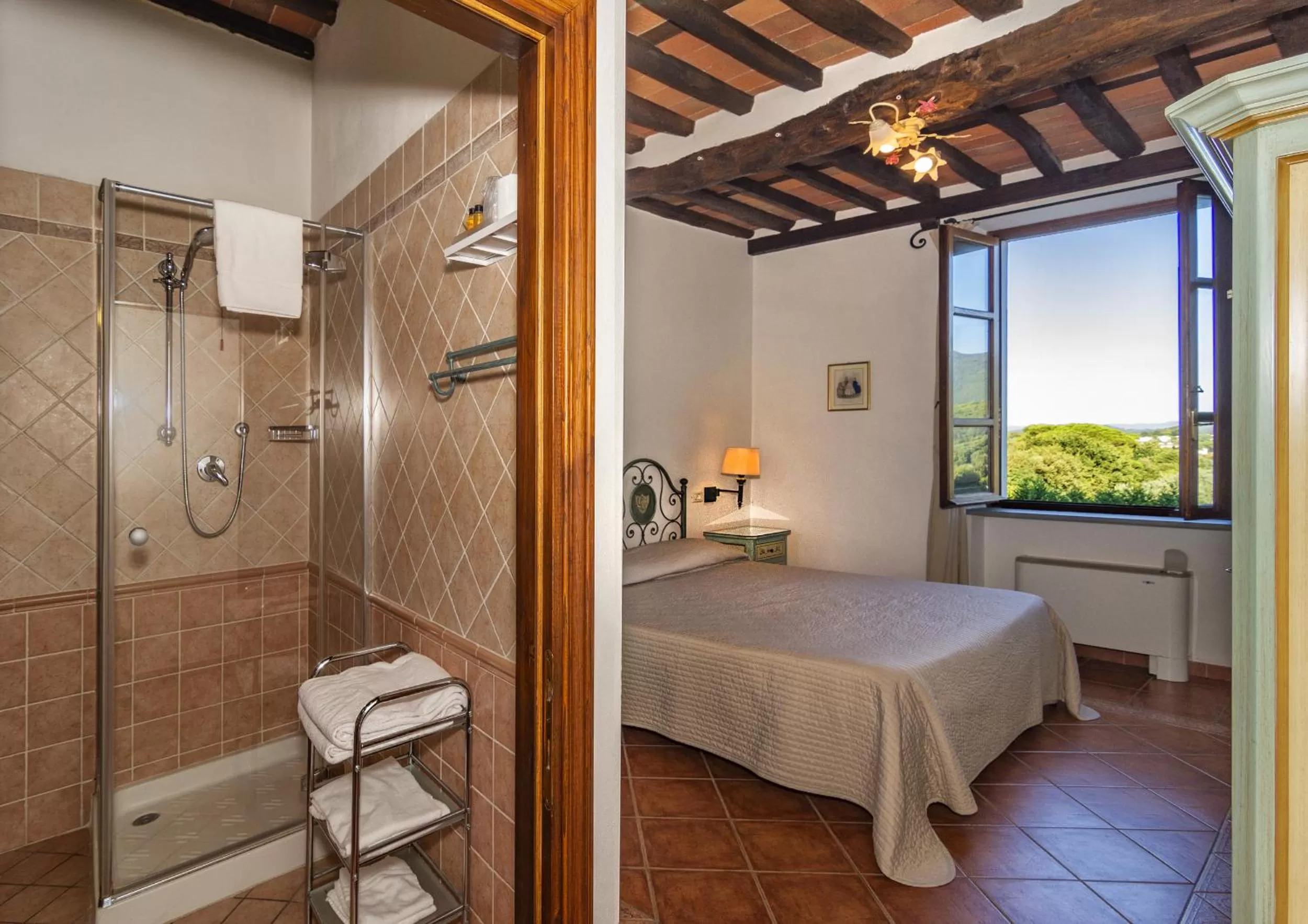 Photo of the whole room, Bed in Hotel Villa Cheli