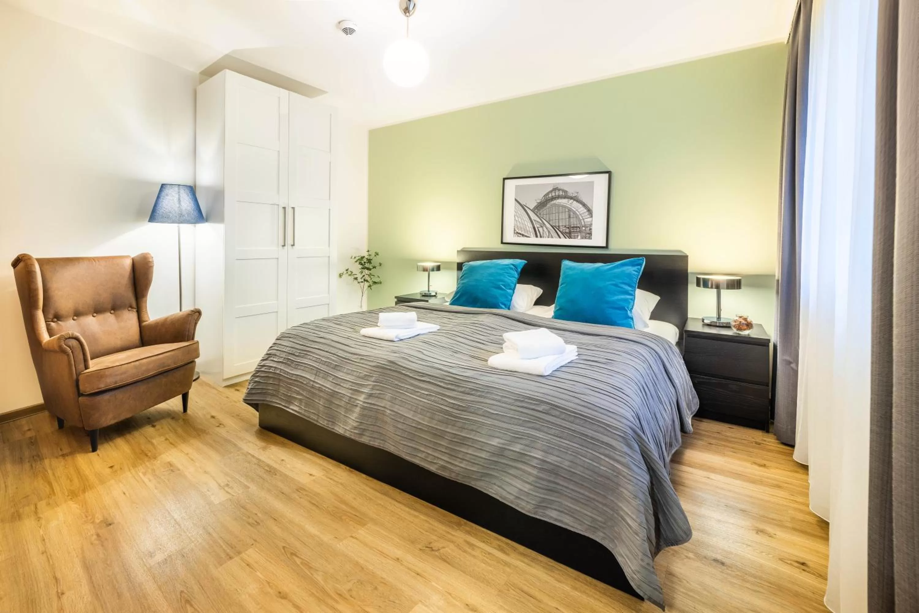 Bedroom, Bed in Jimmy's Apartments Lory