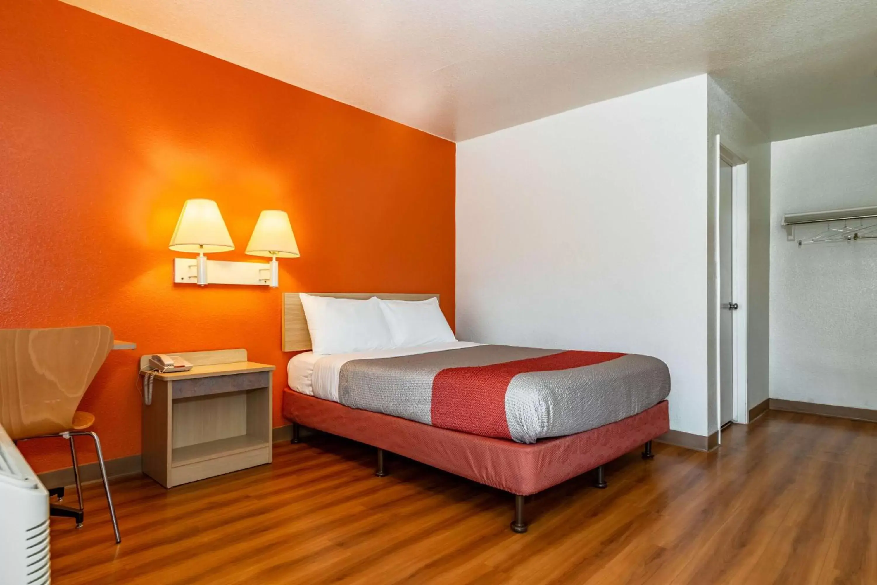 Bedroom, Bed in Motel 6-Palm Springs, CA - East - Palm Canyon
