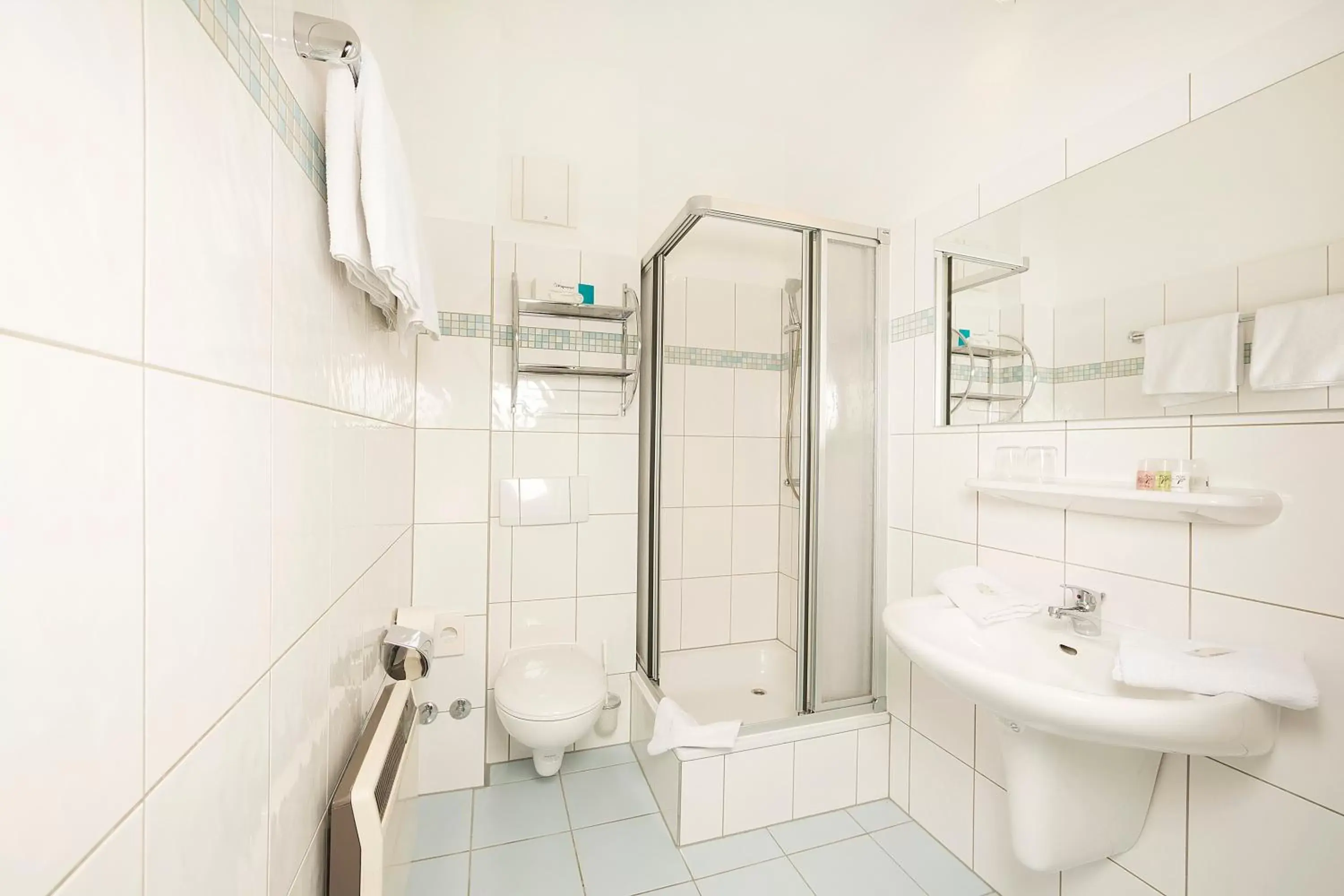 Shower, Bathroom in Garni Eden Hotels