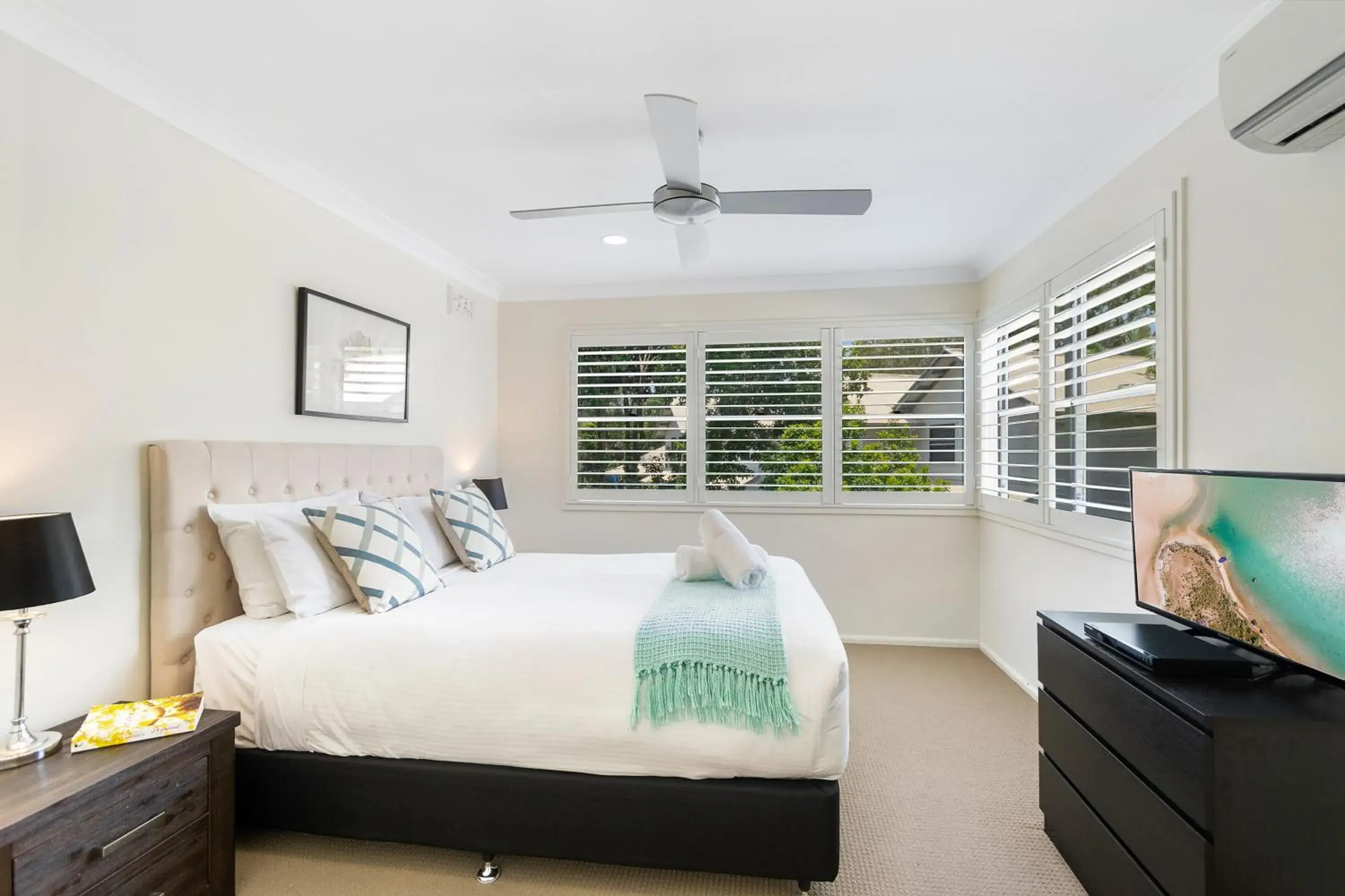 Bed in Noosa Entrance Waterfront Resort