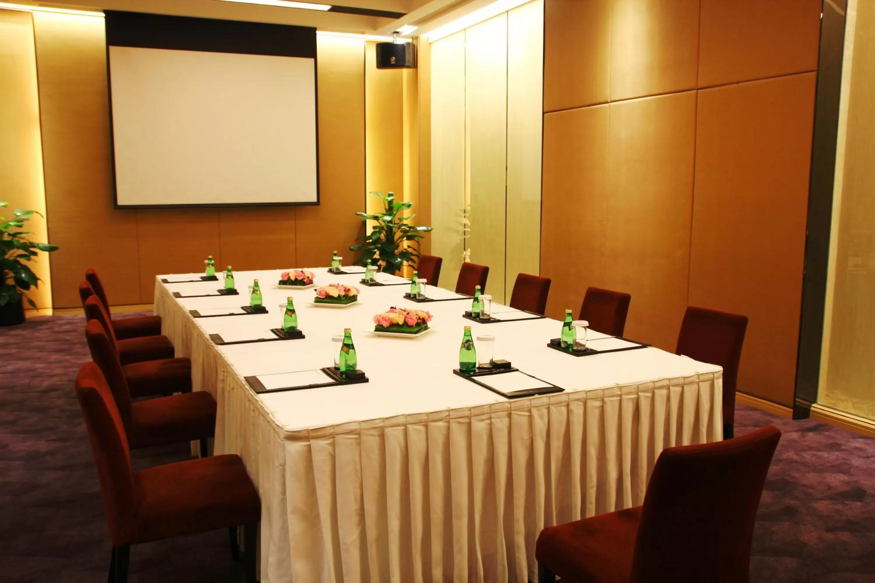 Business facilities in Jianguo Hotel Guangzhou