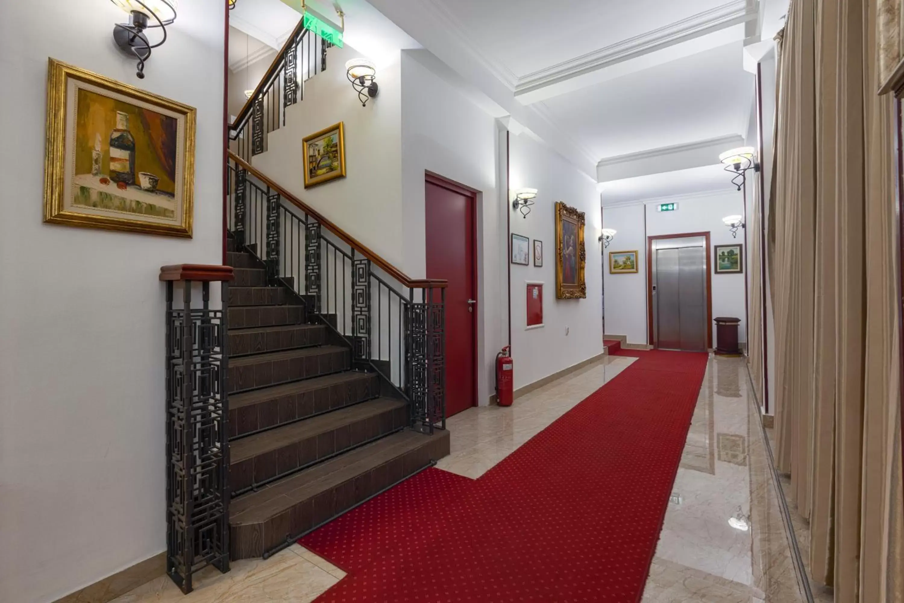 Lobby or reception in Garni Hotel Planeta Inn