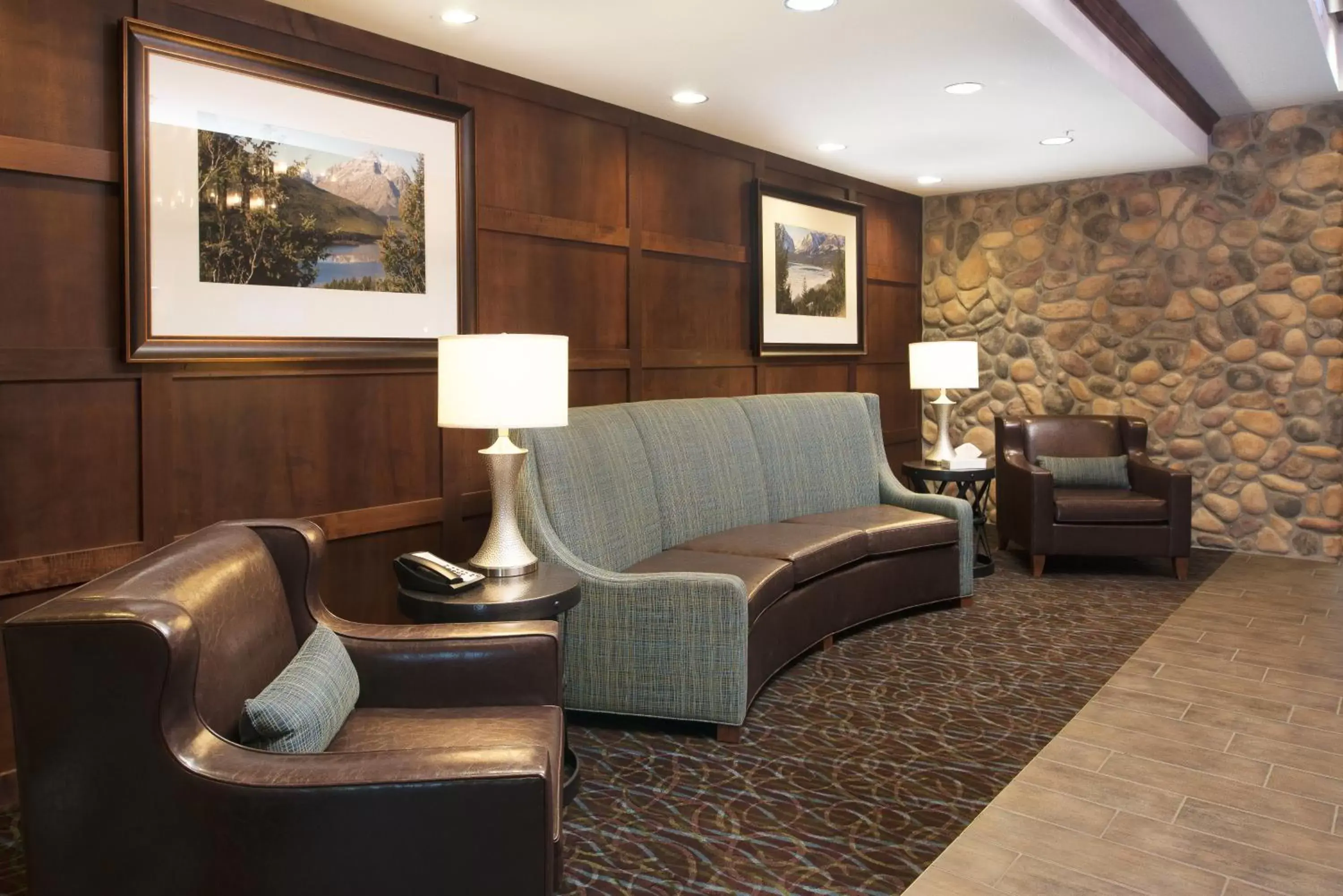 Lobby or reception, Seating Area in Glacier Peaks Hotel