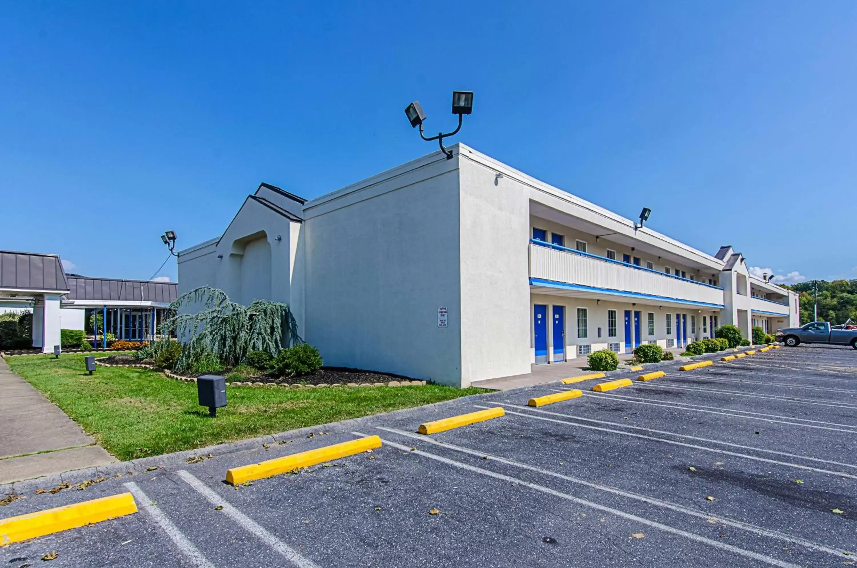 Coffee/tea facilities, Property Building in Motel 6-Staunton, VA