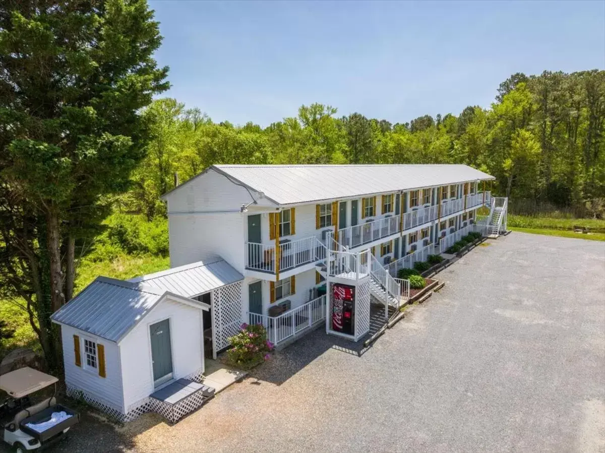 Property Building in Beach Bum West-O Motel