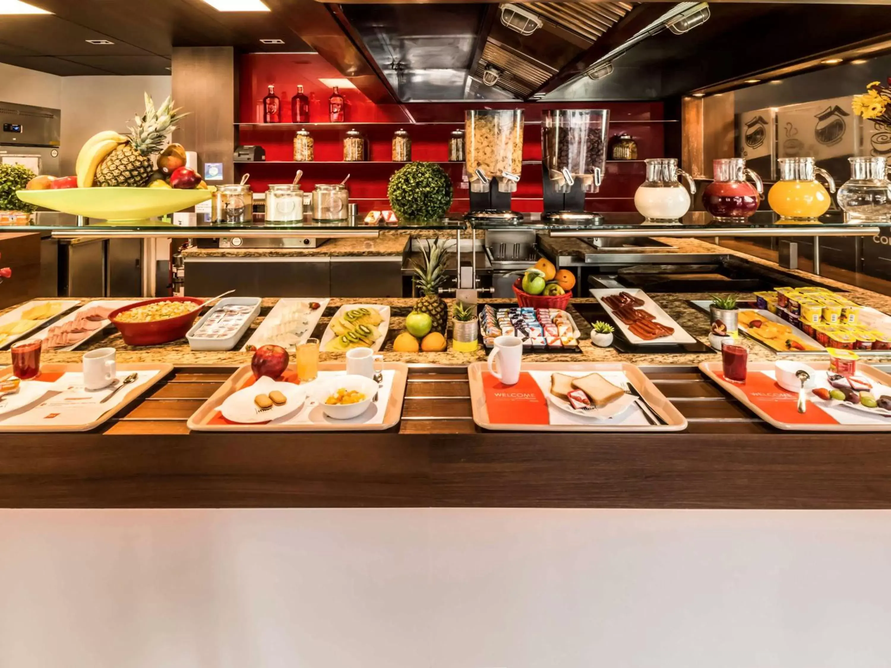 Restaurant/places to eat in ibis Santiago Las Condes Manquehue