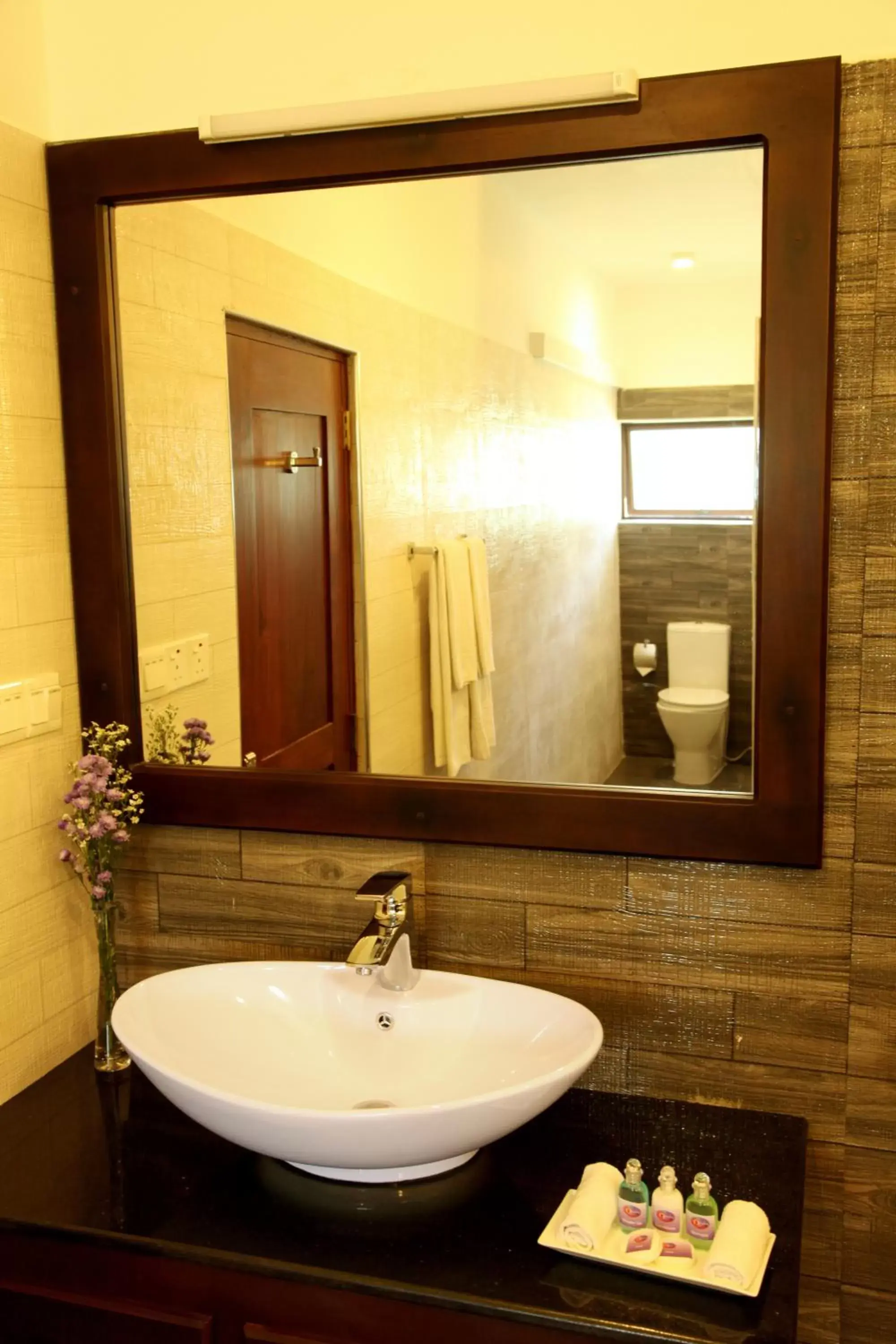 Toilet, Bathroom in Oreeka - Katunayake Airport Transit Hotels