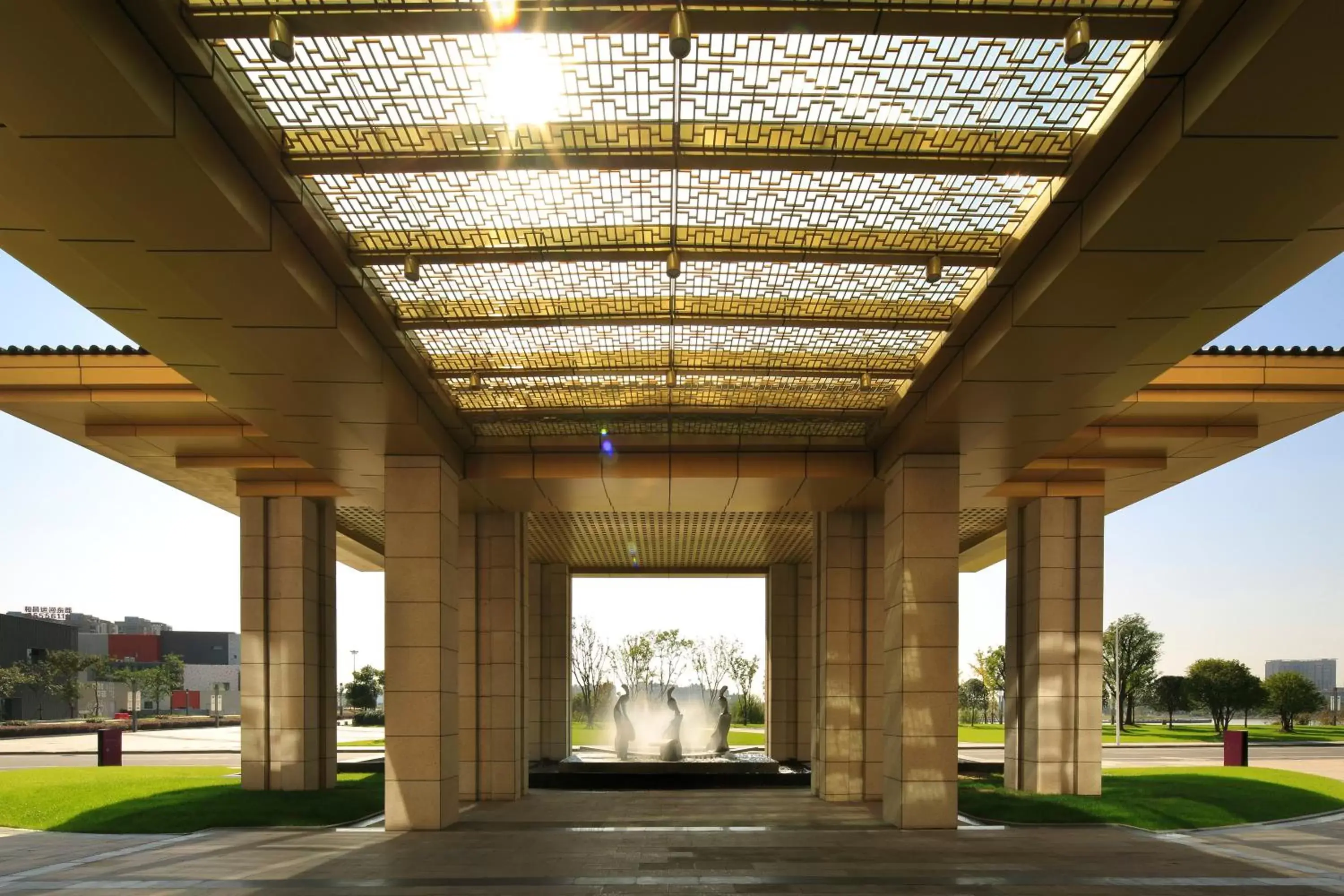 Property building in Crowne Plaza Yangzhou by IHG Property building in Crowne Plaza Yangzhou by IHG