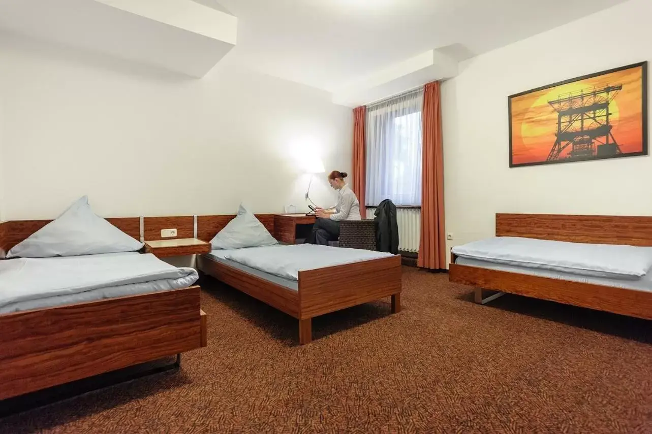 Photo of the whole room, Bed in Hotel Böll Essen