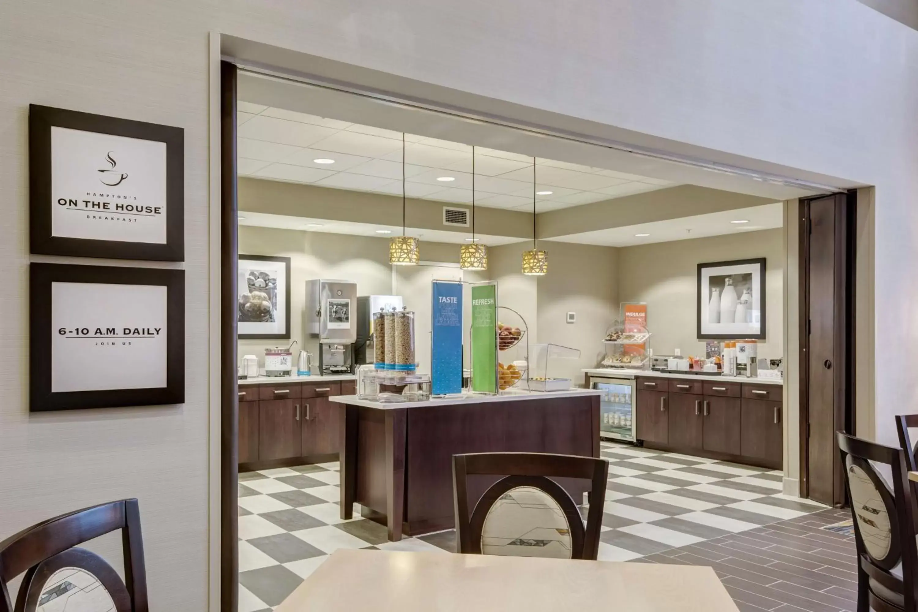 Dining area, Lobby/Reception in Hampton Inn-St. Louis Wentzville, MO