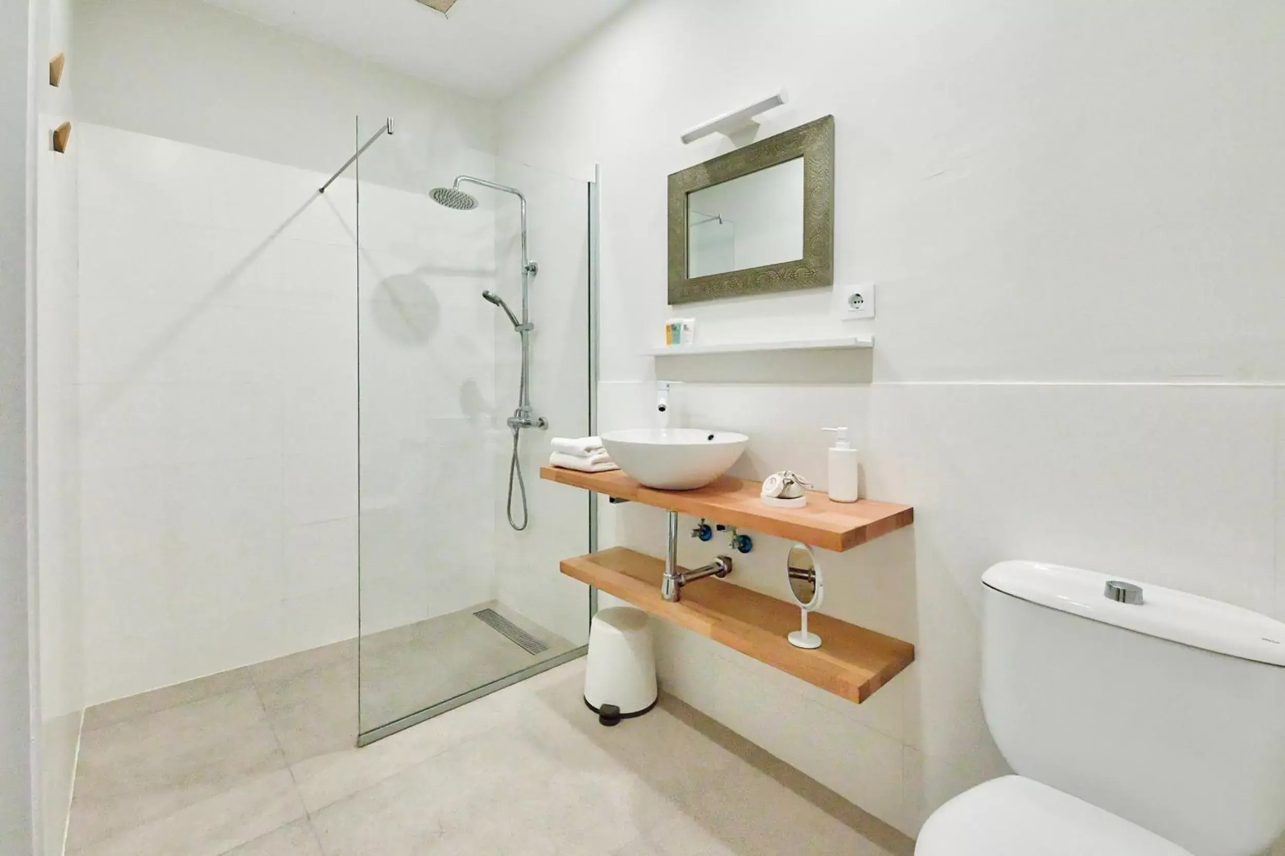 Photo of the whole room, Bathroom in Maresía Canteras Urban Hotel