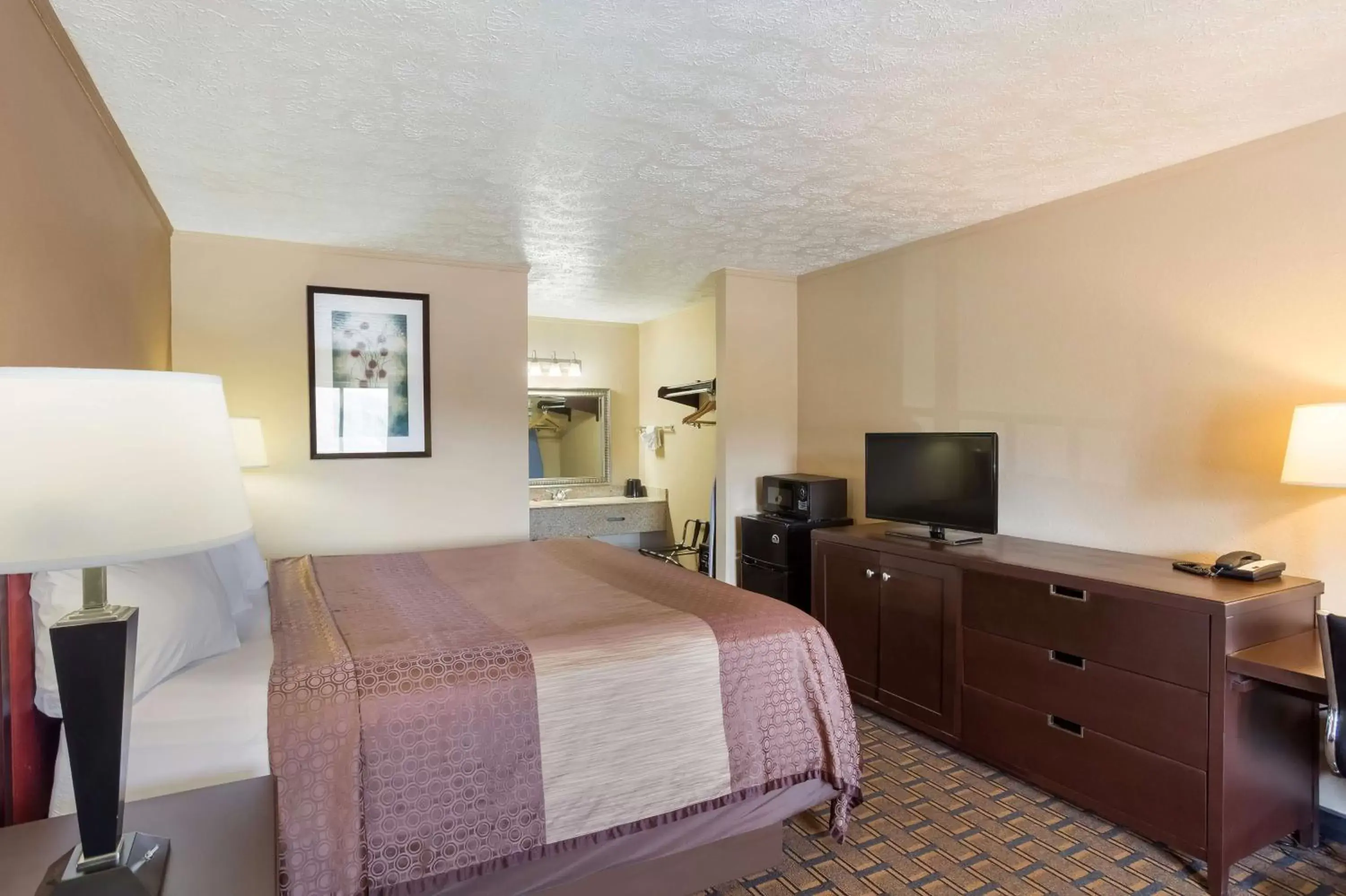 Bed in SureStay Hotel by Best Western Summersville