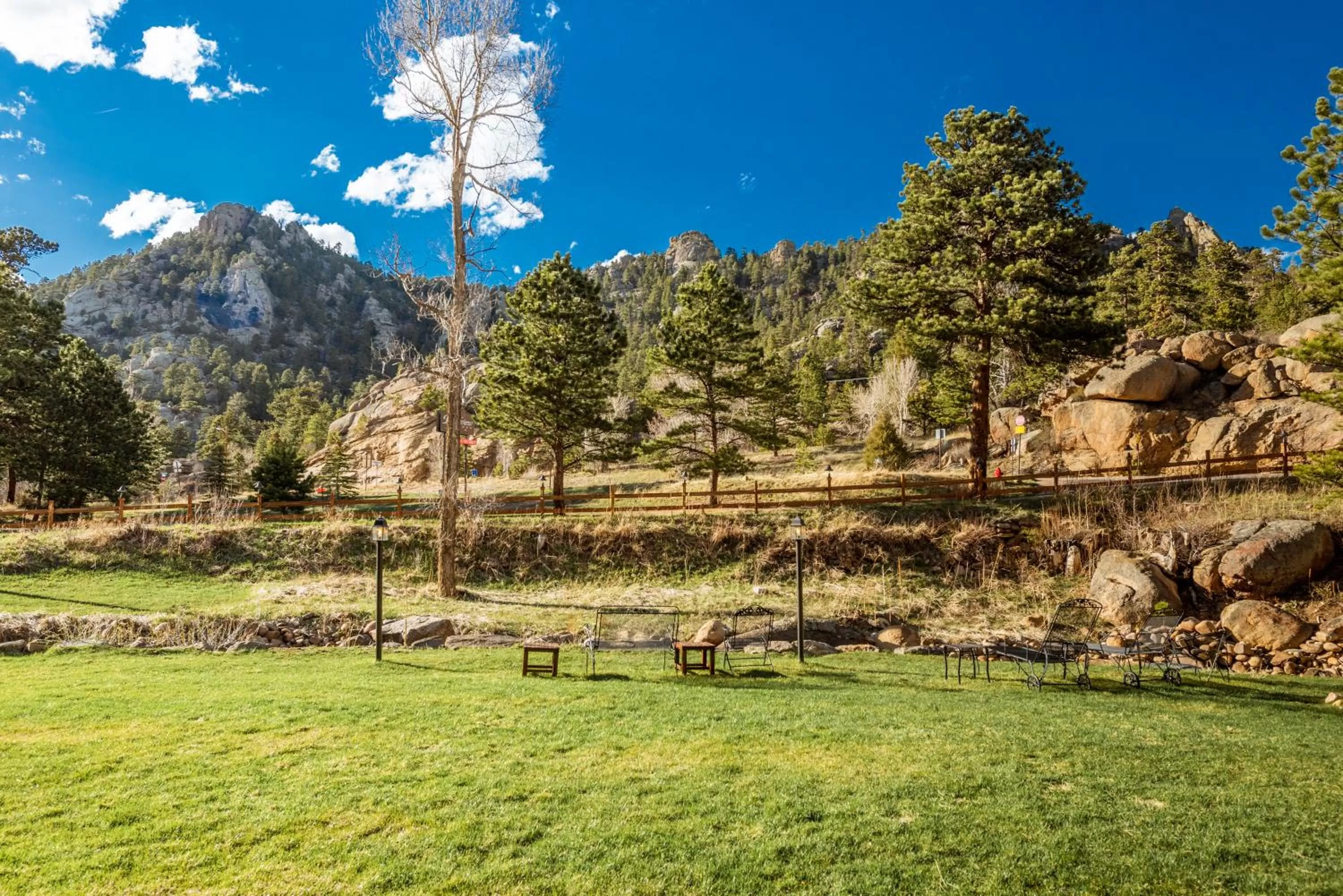 Spring in 4 Seasons Inn on Fall River