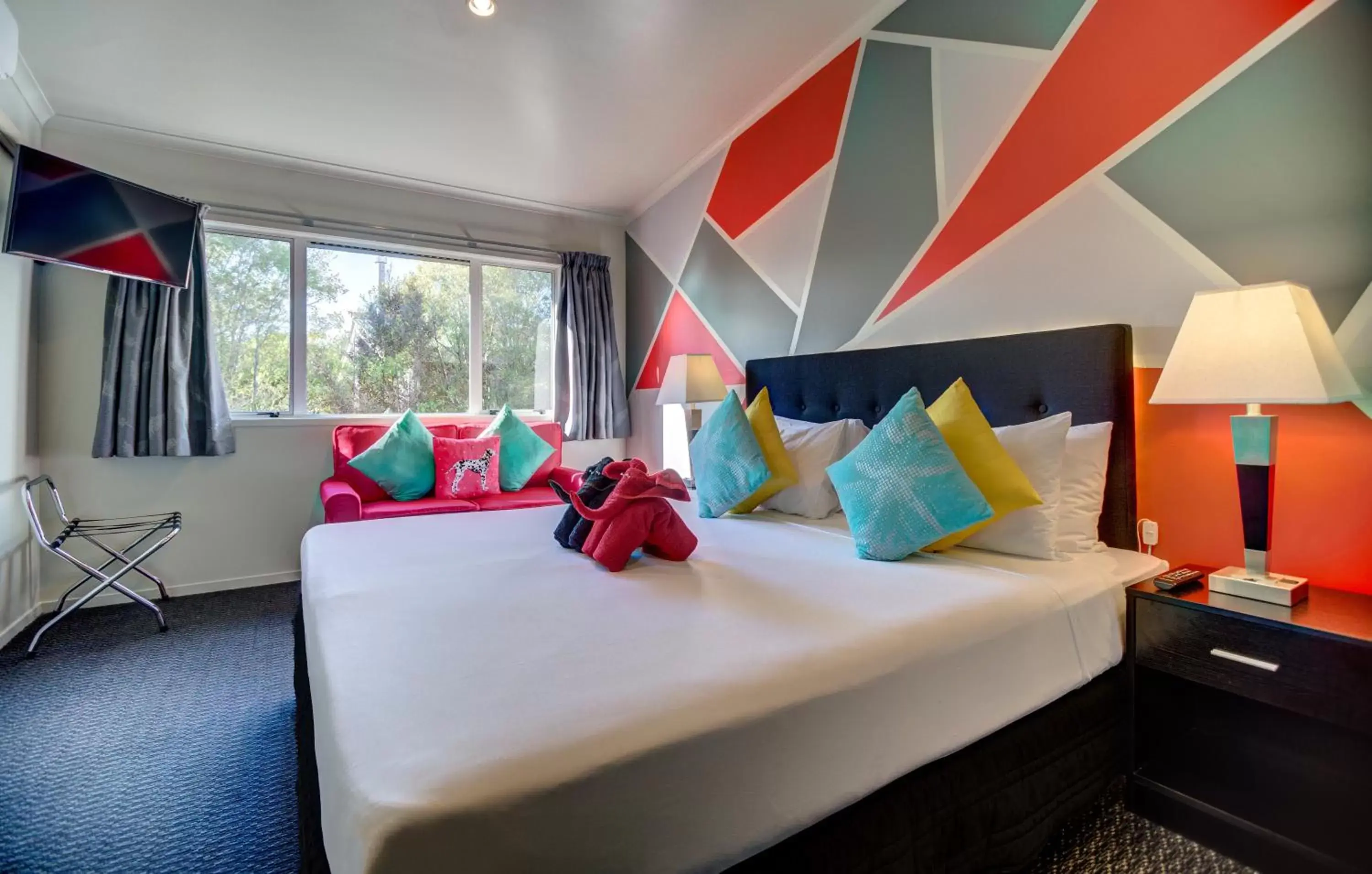 Photo of the whole room, Bed in Silver Fern Lodge