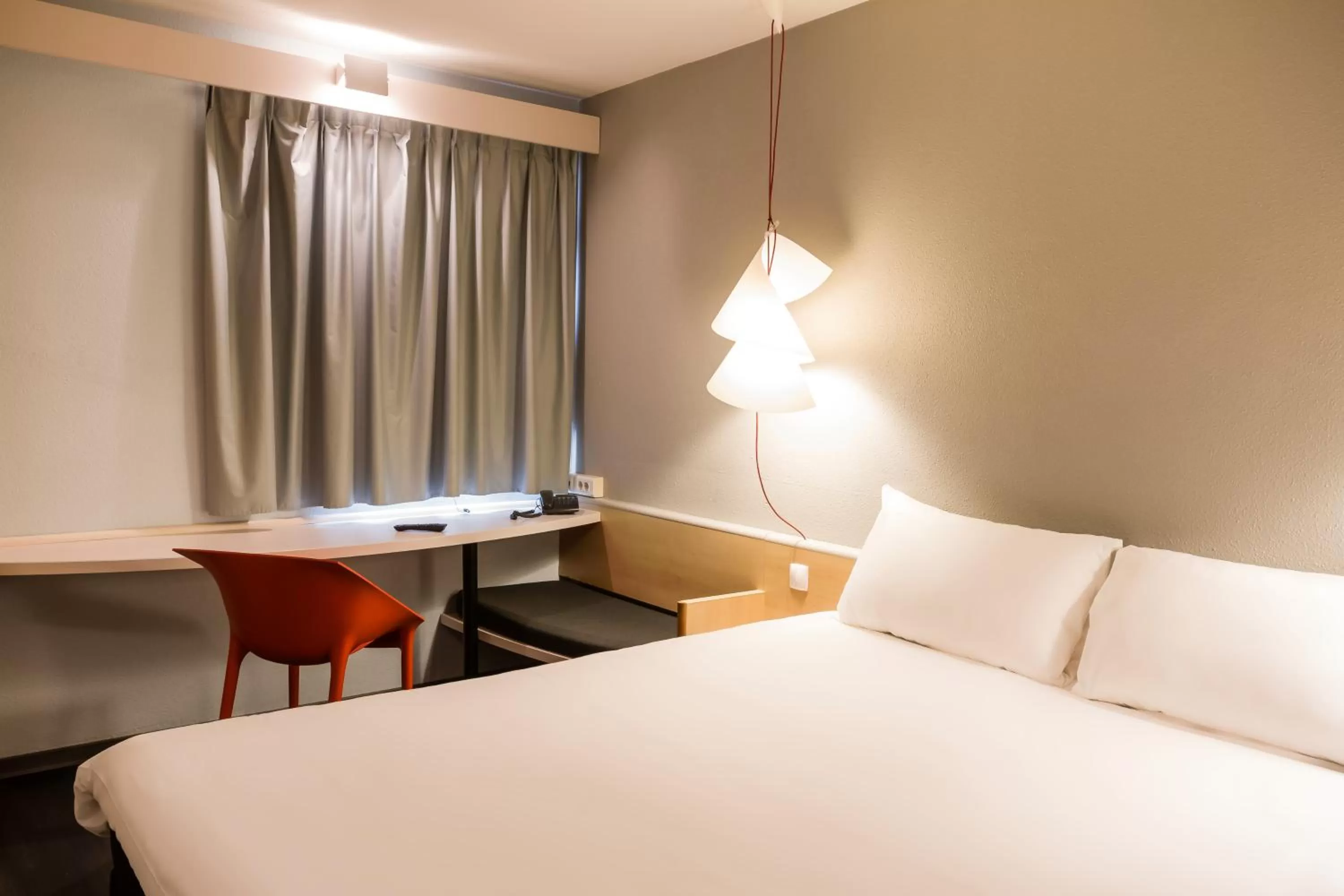 Bedroom, Bed in Hotel ibis Evora