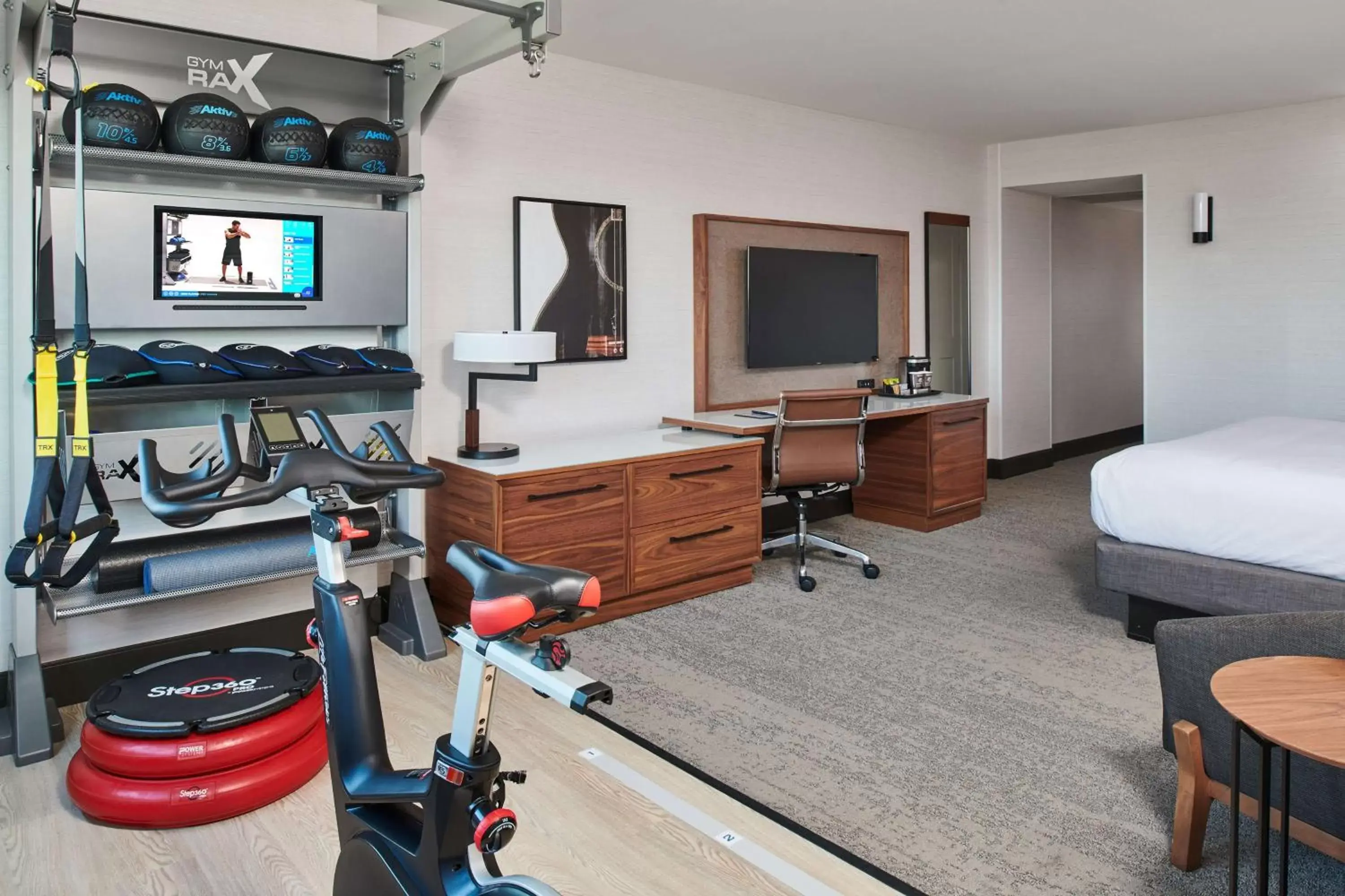 Bedroom, Fitness Center/Facilities in Doubletree By Hilton Fullerton