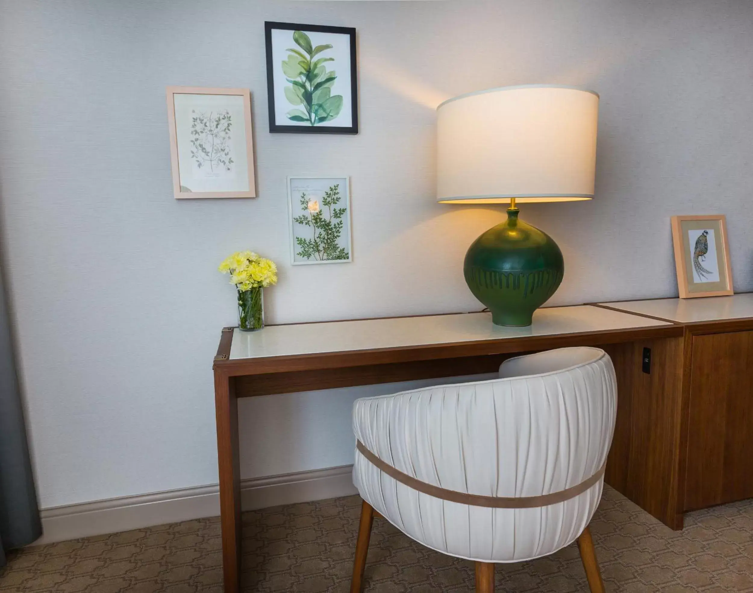 Deluxe Double Studio in The Ingleside Hotel Deluxe Double Studio in The Ingleside Hotel