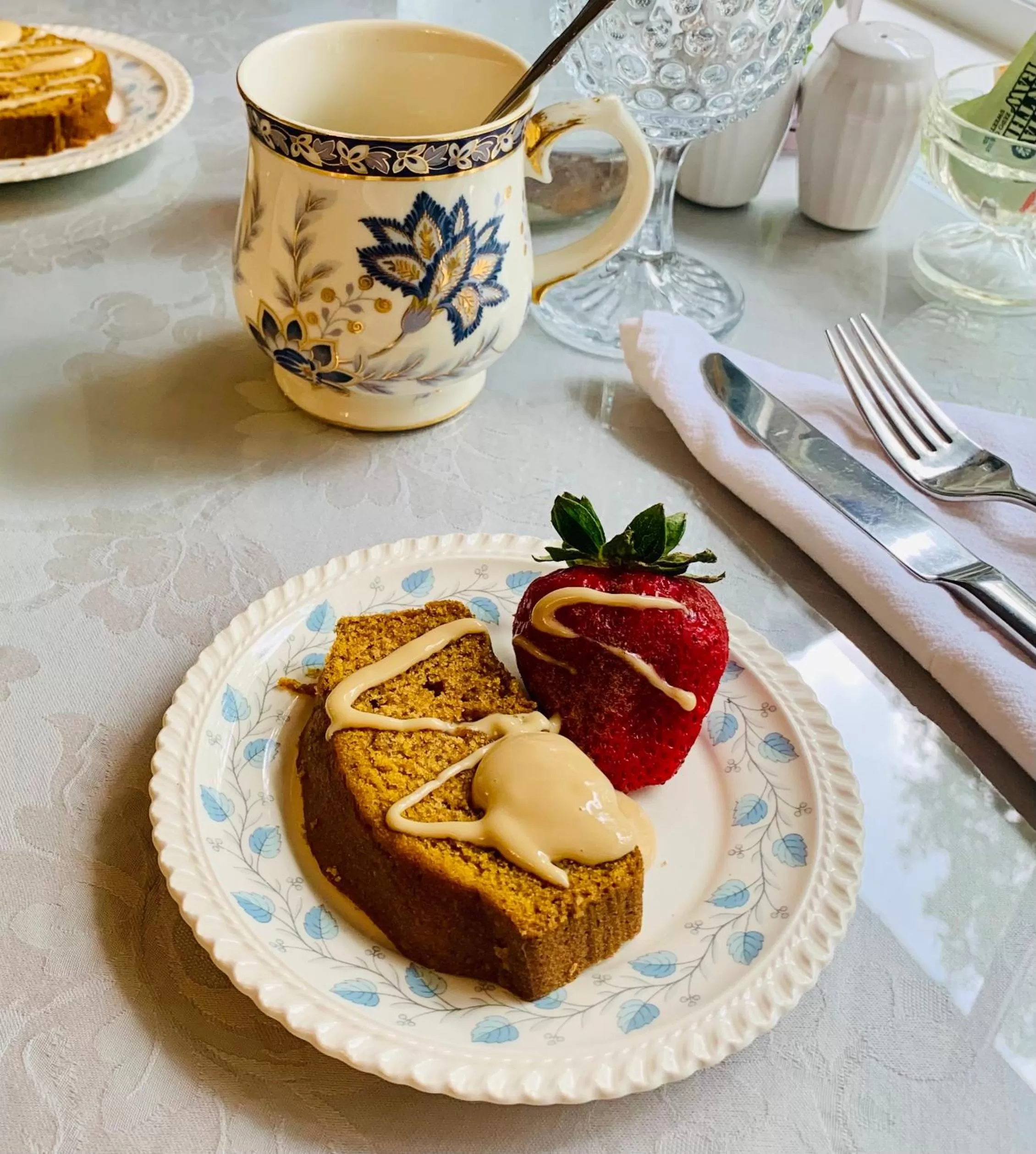 Breakfast in Buttonwood Inn on Mount Surprise