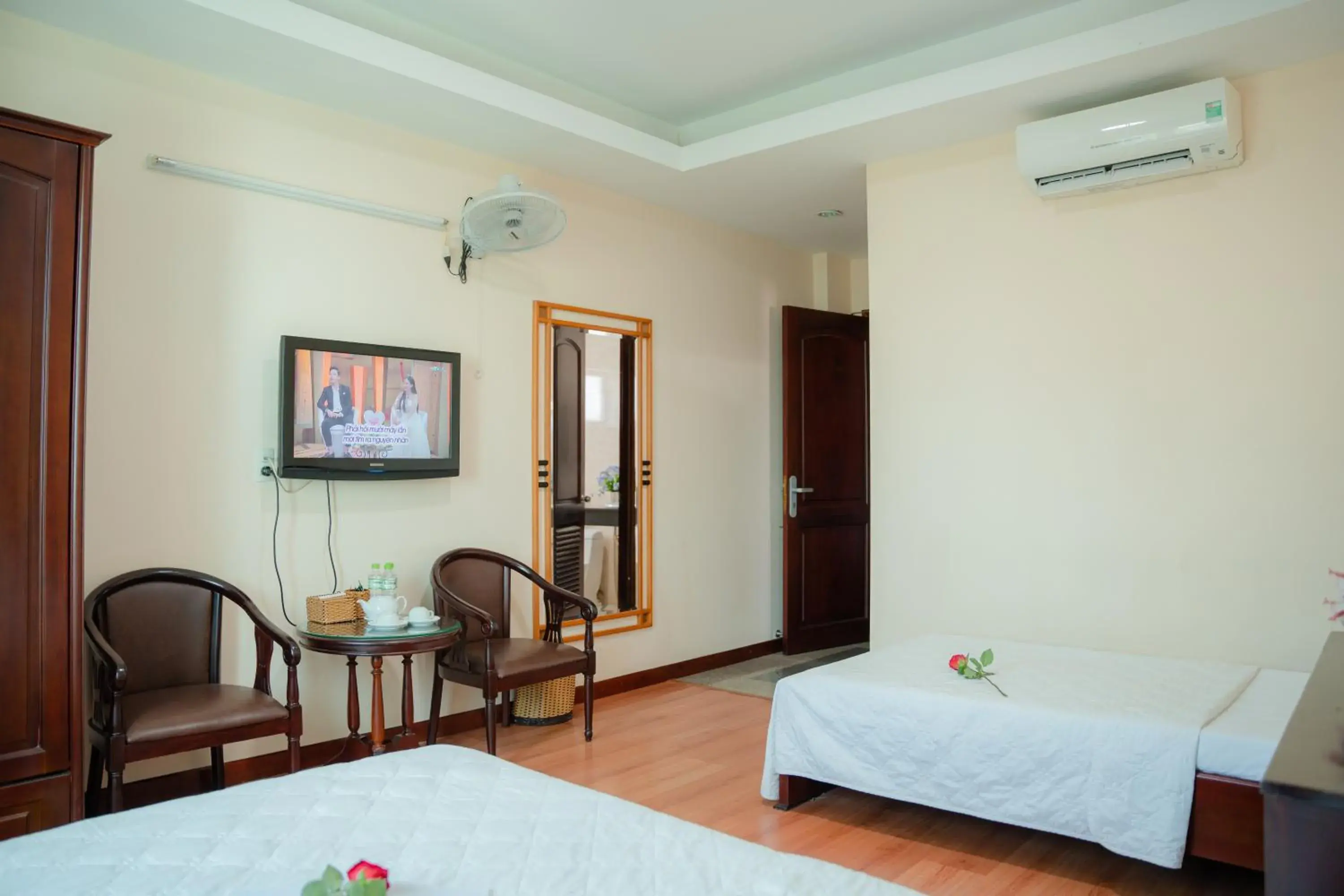 Bedroom, TV/Entertainment Center in Duc Minh Hotel