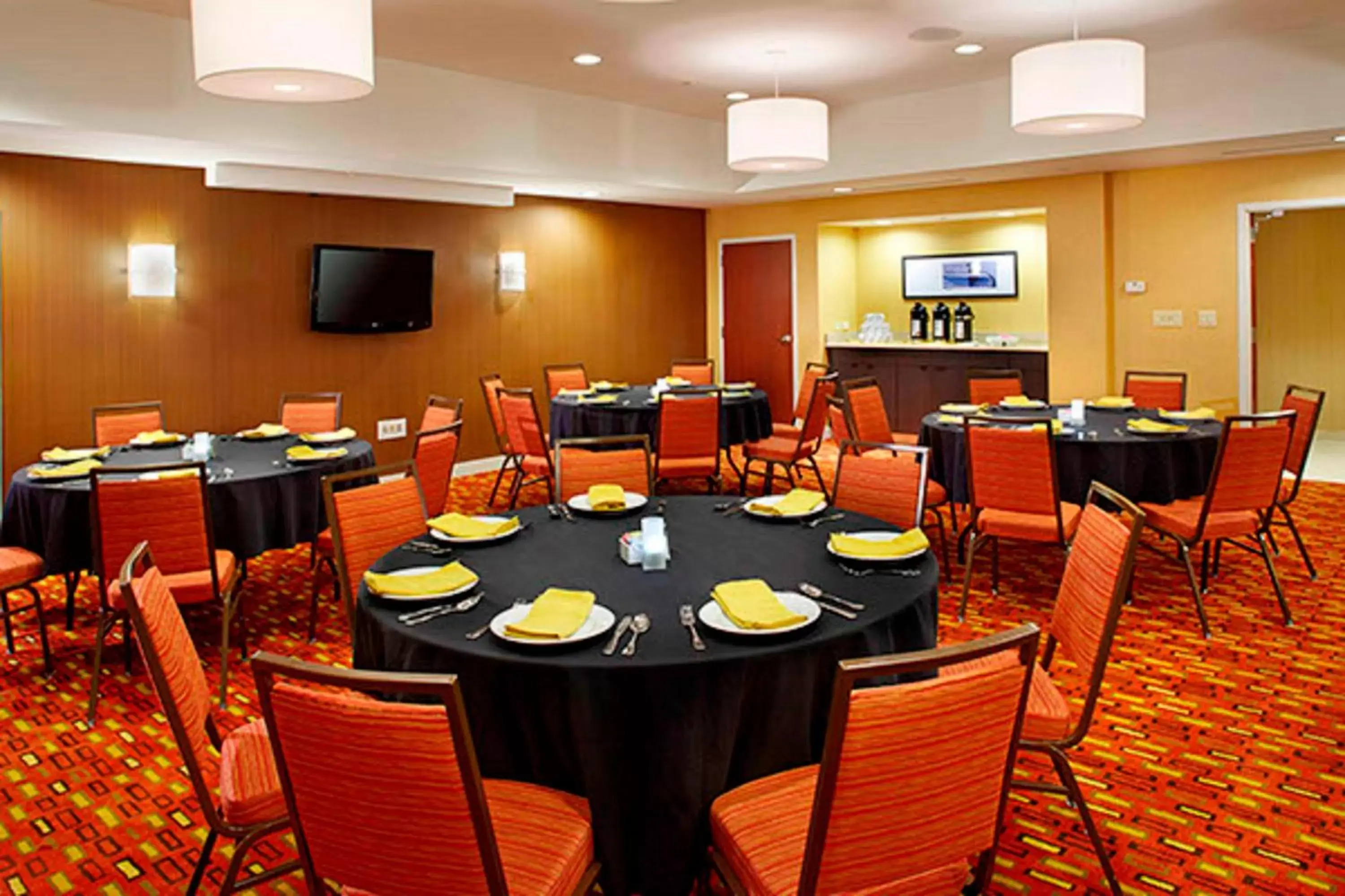 Meeting/conference room, Restaurant/Places to Eat in Courtyard by Marriott Akron Stow