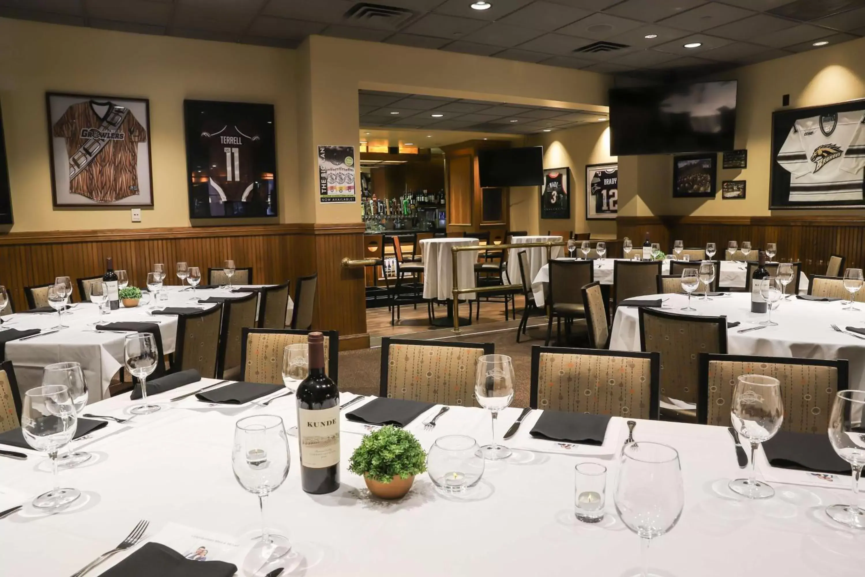 Restaurant/Places to Eat in Radisson Plaza Hotel at Kalamazoo Center