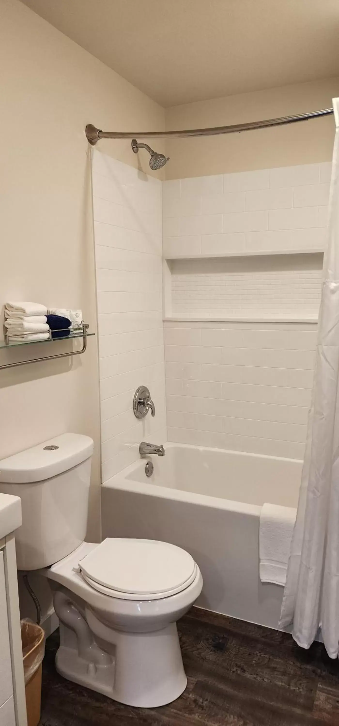 Bathroom in Meares Vista Inn