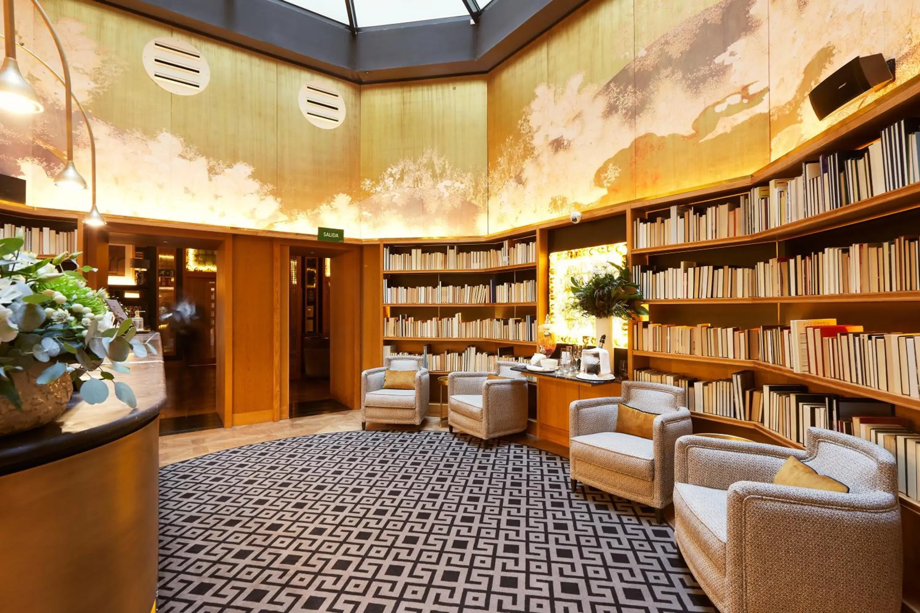 Lobby or reception, Library in BLESS Hotel Madrid - The Leading Hotels of the World