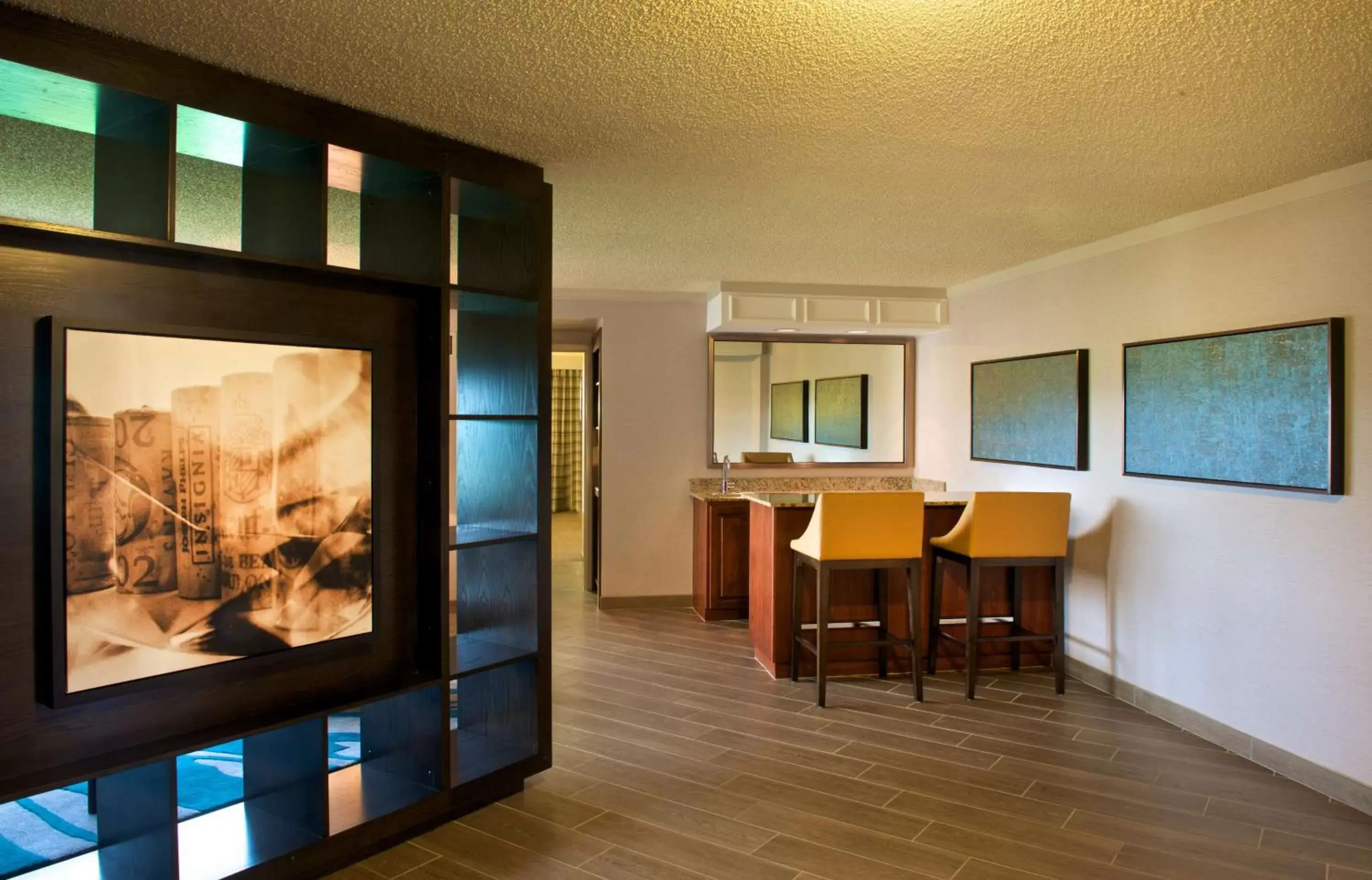 Bed, TV/Entertainment Center in Embassy Suites by Hilton Portland Washington Square