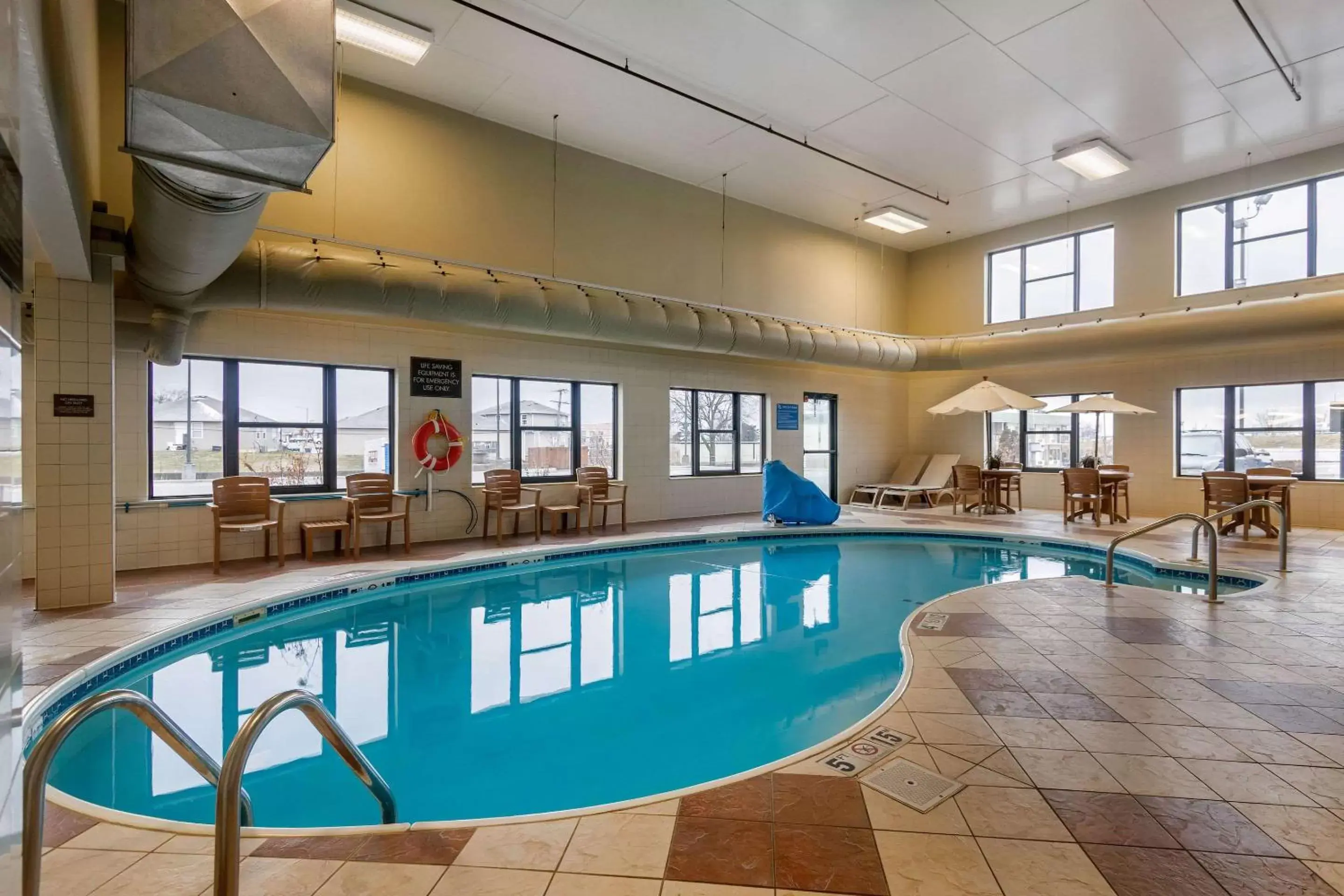 On site, Swimming Pool in Comfort Inn & Suites Springfield I-44