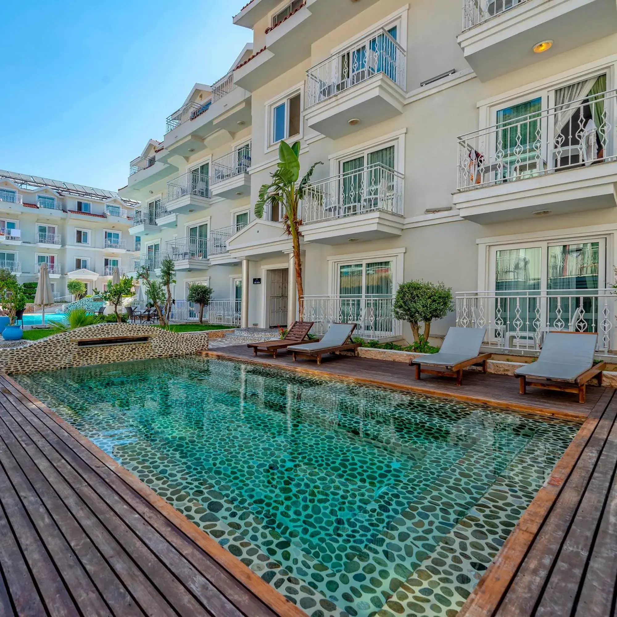 Swimming Pool in Montebello Deluxe Hotel