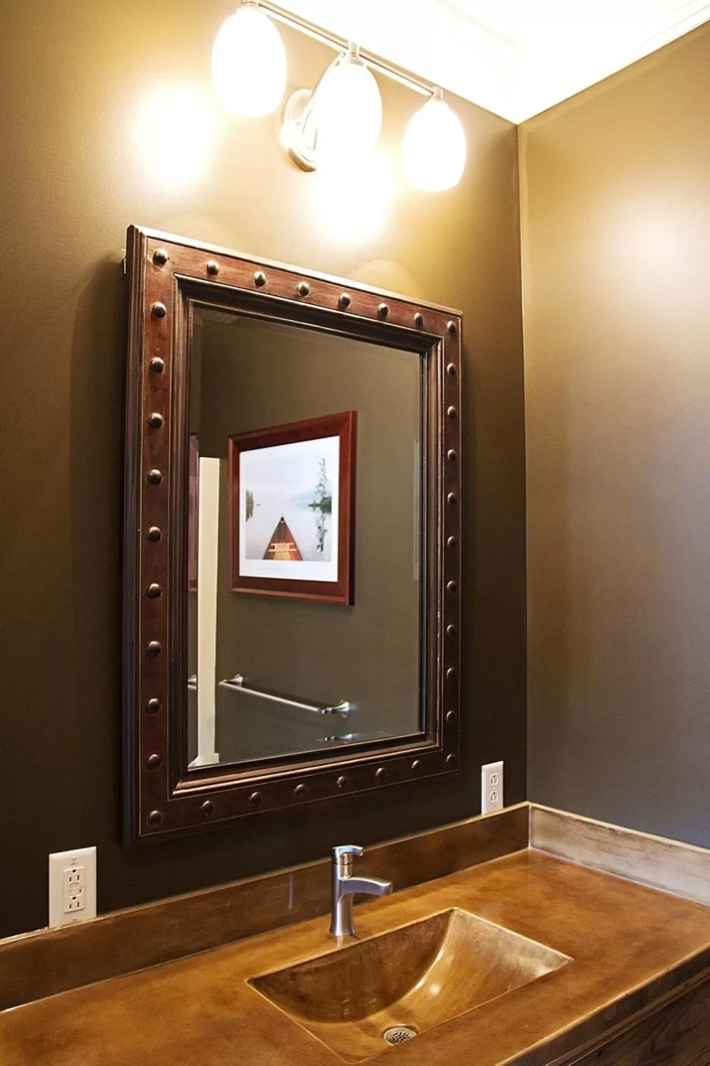 TV/Entertainment Center in Wishmaker House B&b