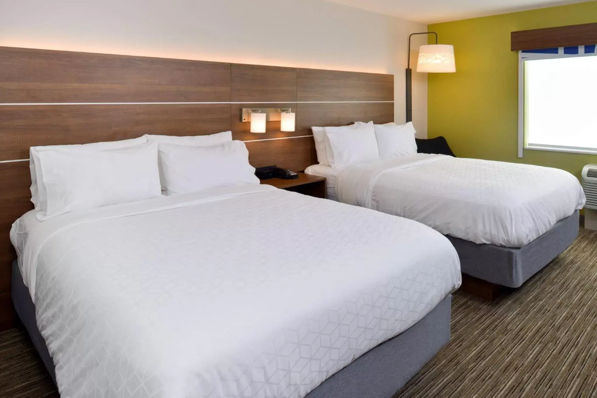 Photo of the whole room, Bed in Holiday Inn Express & Suites - Ottumwa, an IHG Hotel