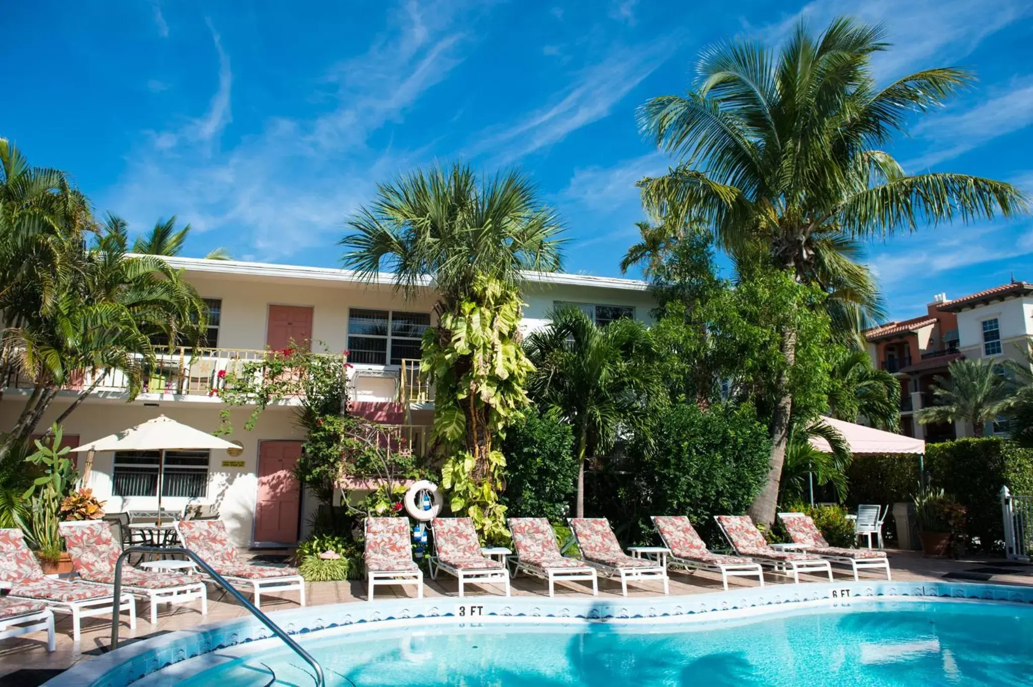 Facade/entrance, Swimming Pool in Shore Haven Resort Inn
