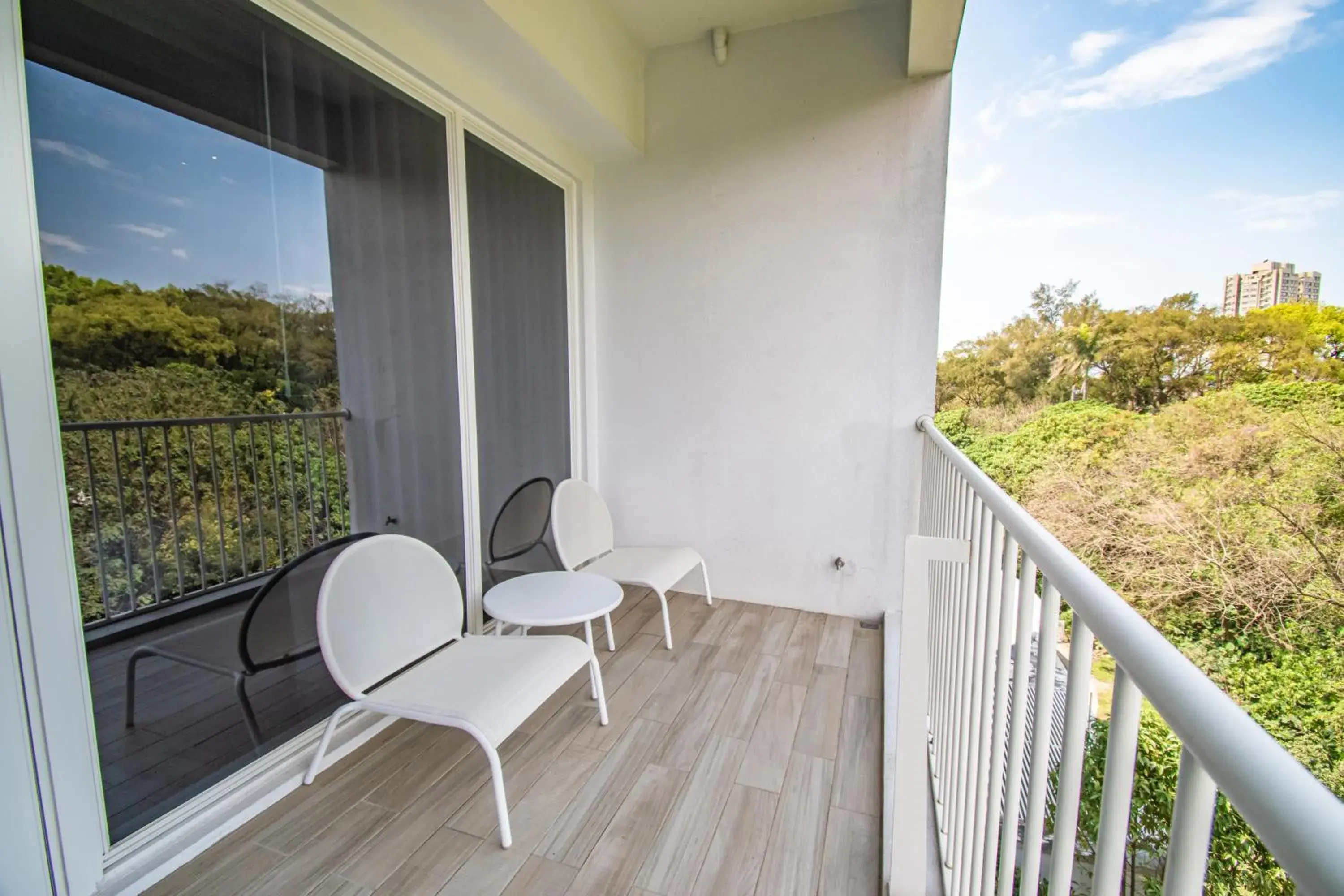 Natural landscape, Balcony/Terrace in Golden Tulip FAB Hotel New Taipei