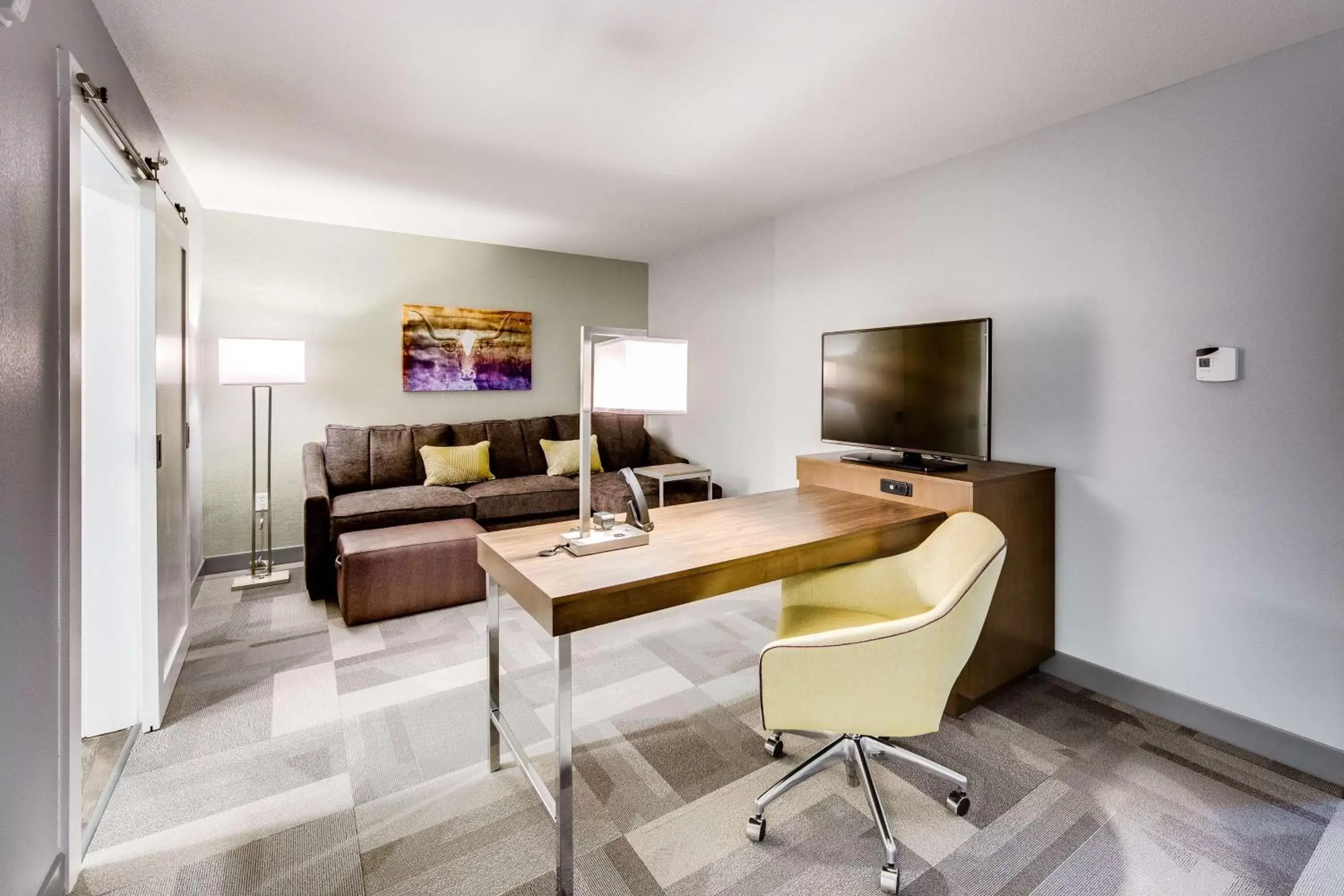 Bedroom, Seating Area in Hampton Inn & Suites Fort Worth Downtown