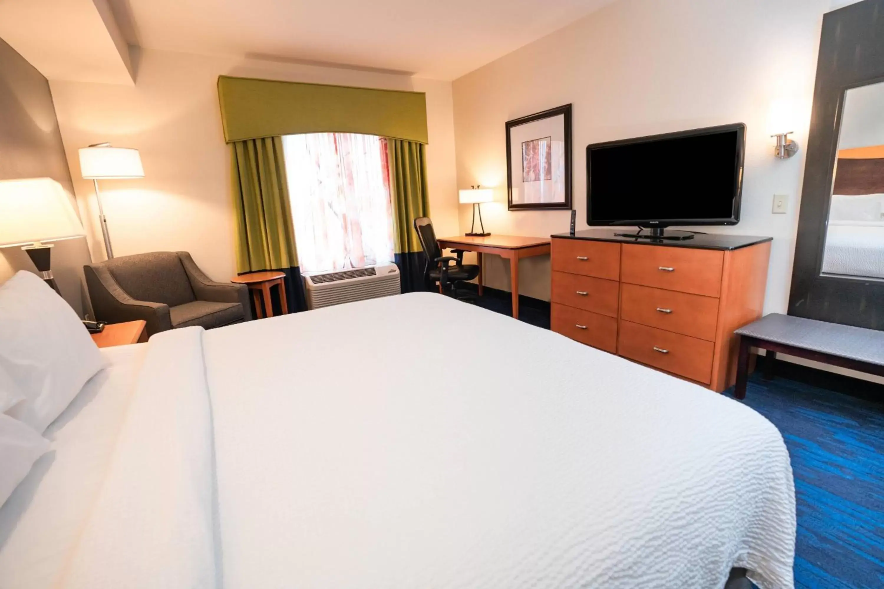 Photo of the whole room, Bed in Fairfield Inn & Suites by Marriott Grand Island