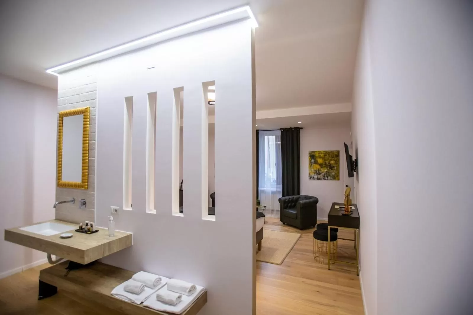 Photo of the whole room, Bathroom in La Piazzetta Suite