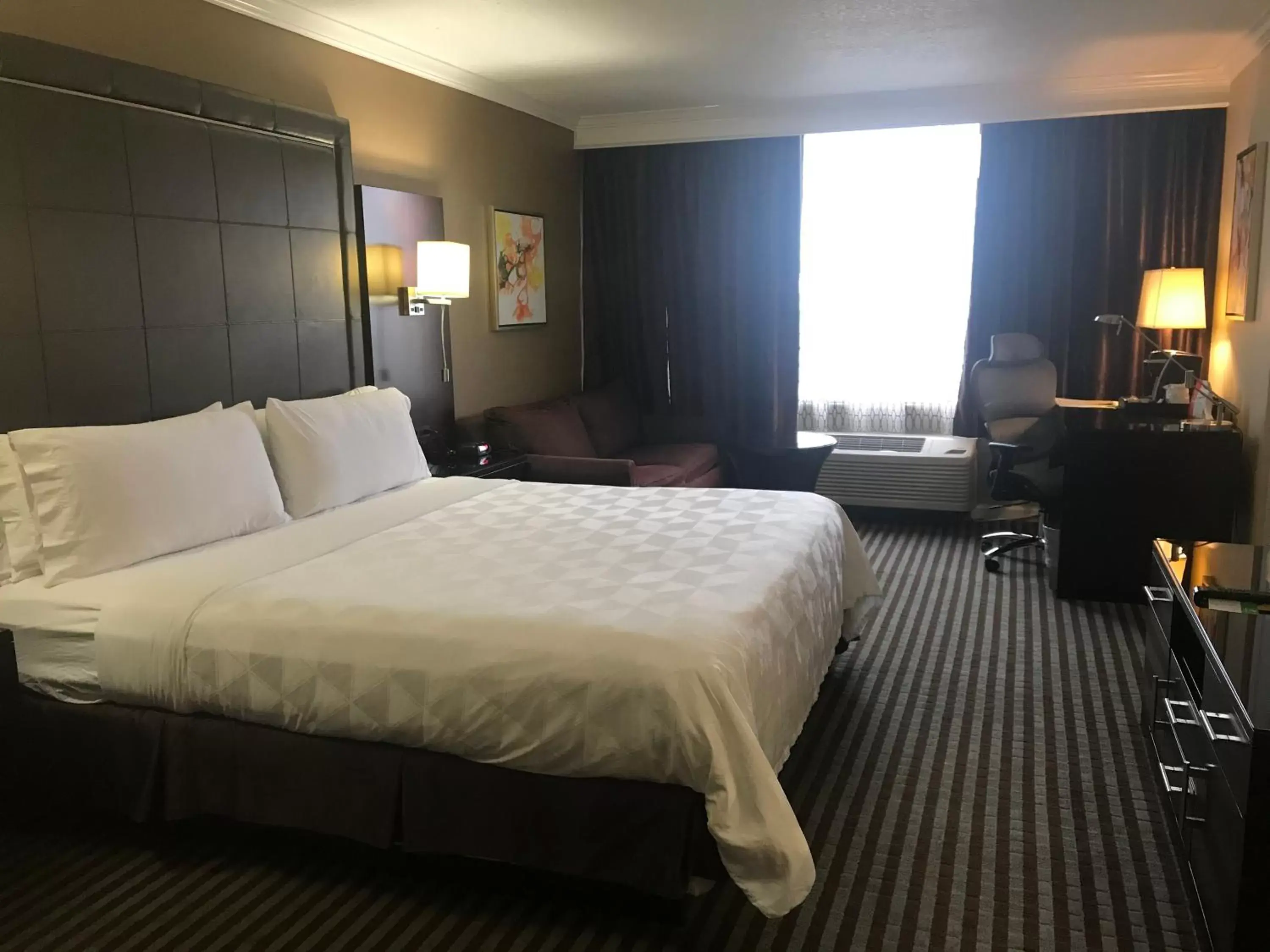 Photo of the whole room, Bed in Holiday Inn Orlando East-UCF Area, an IHG Hotel