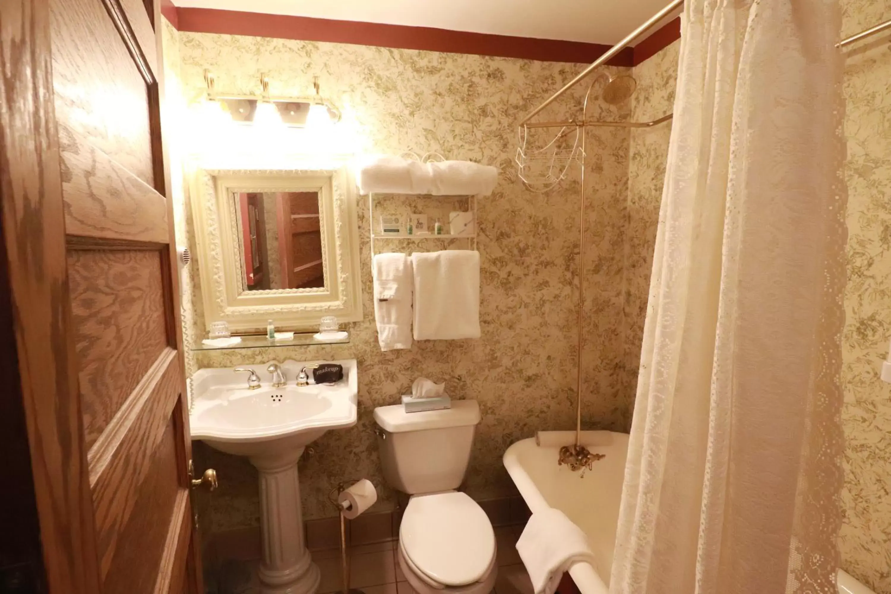 Bathroom in Inn at 835 Boutique Hotel