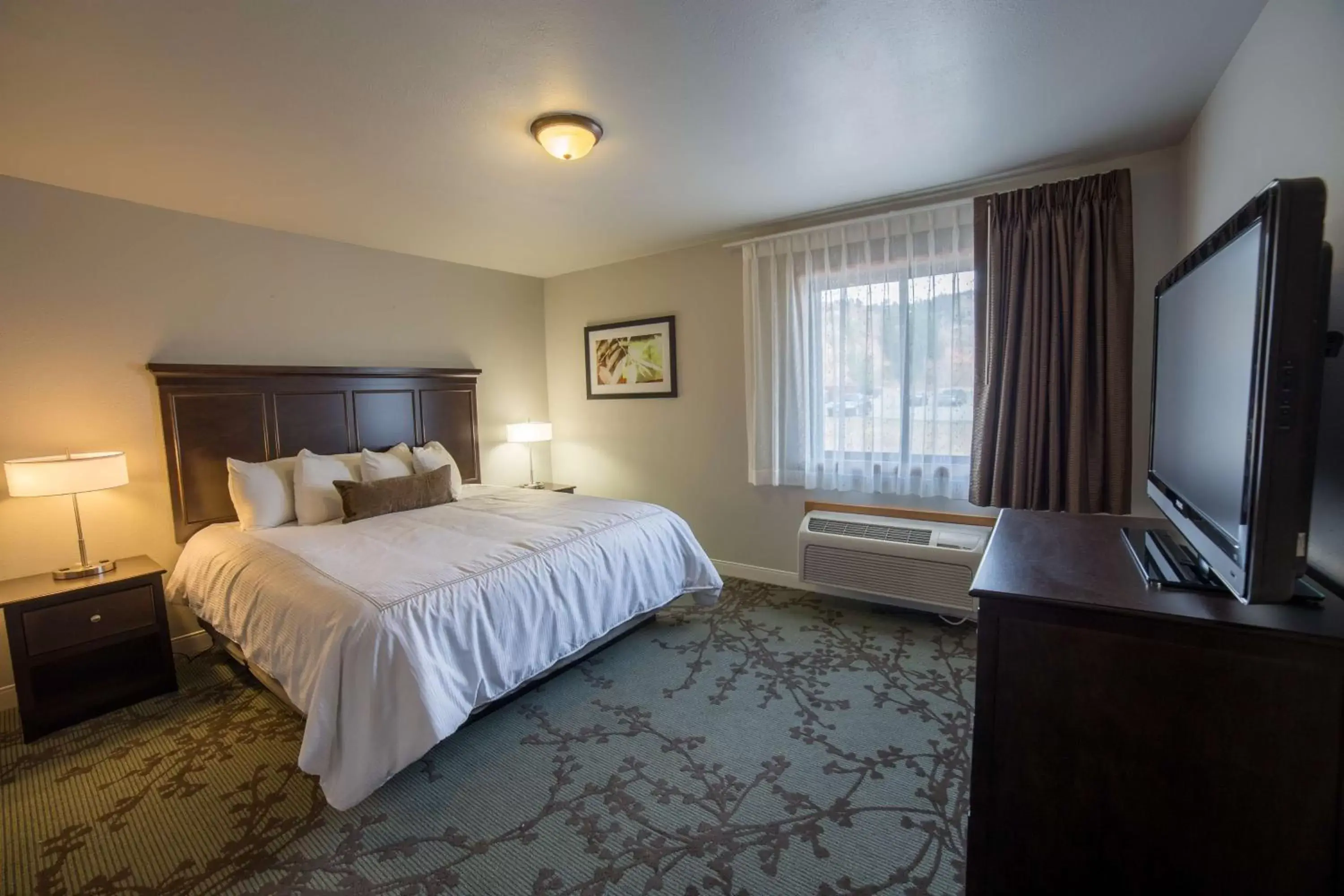 Photo of the whole room, Bed in Best Western Black Hills Lodge