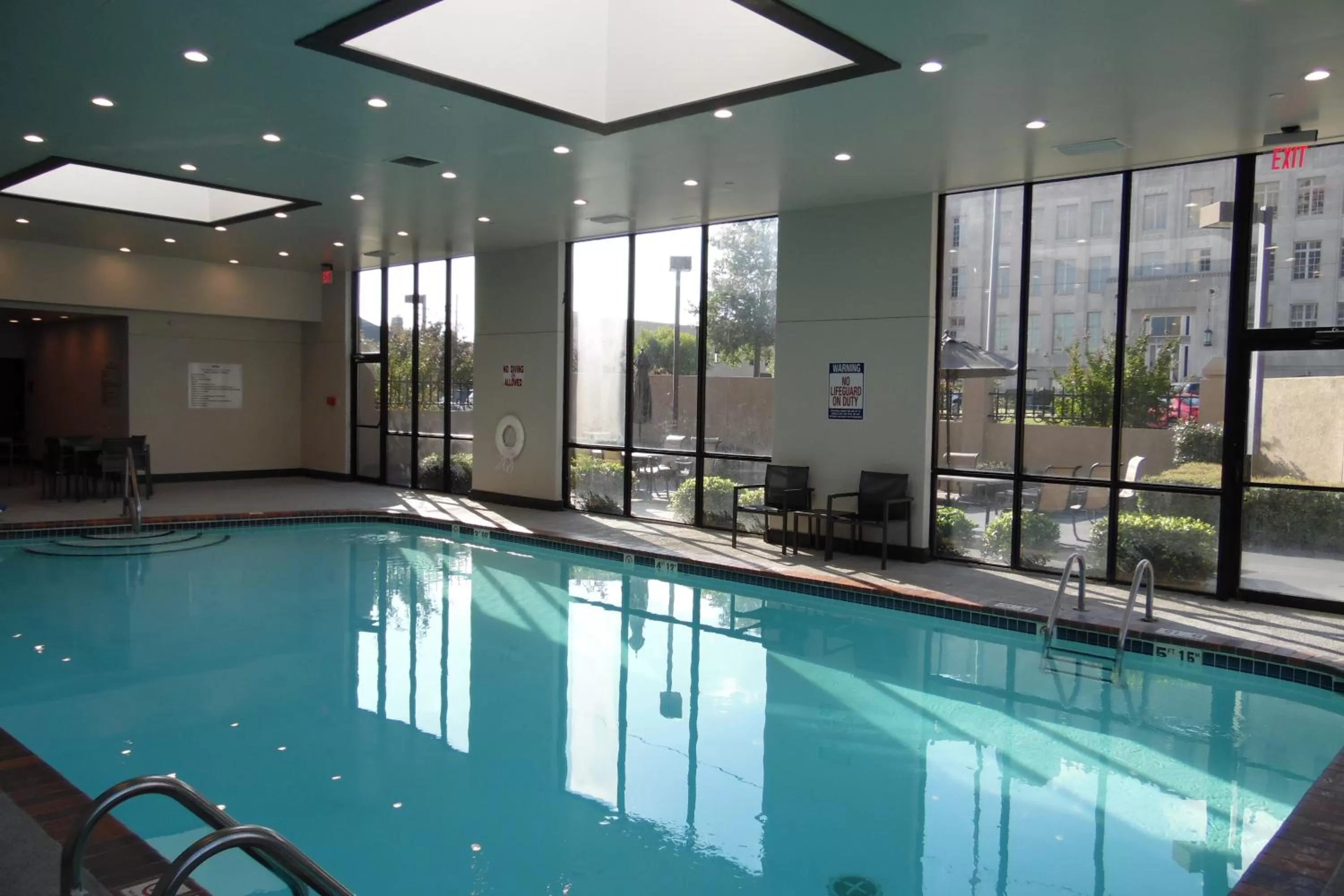 Swimming pool in Wyndham Fort Smith City Center