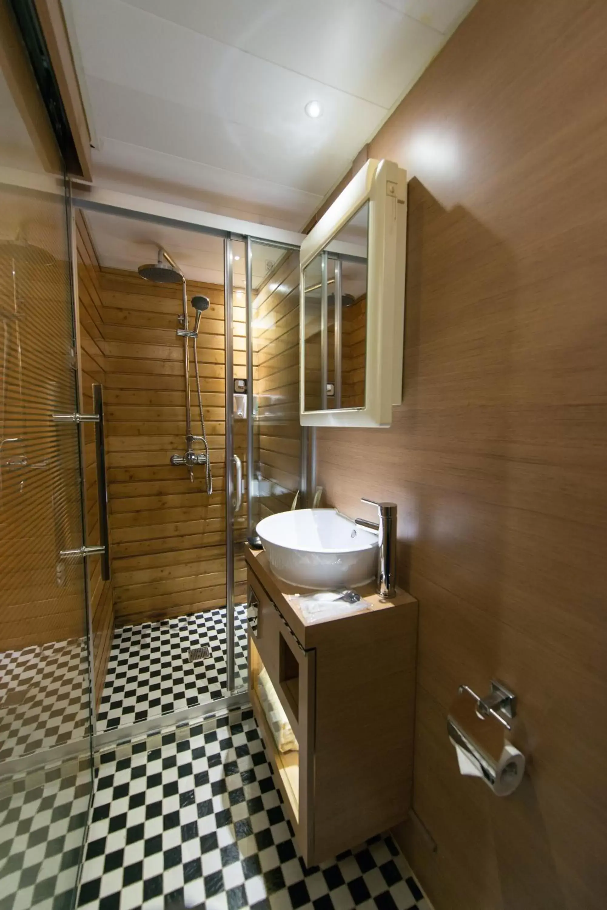 Shower, Bathroom in Bridal Tea House Hotel - Yaumatei