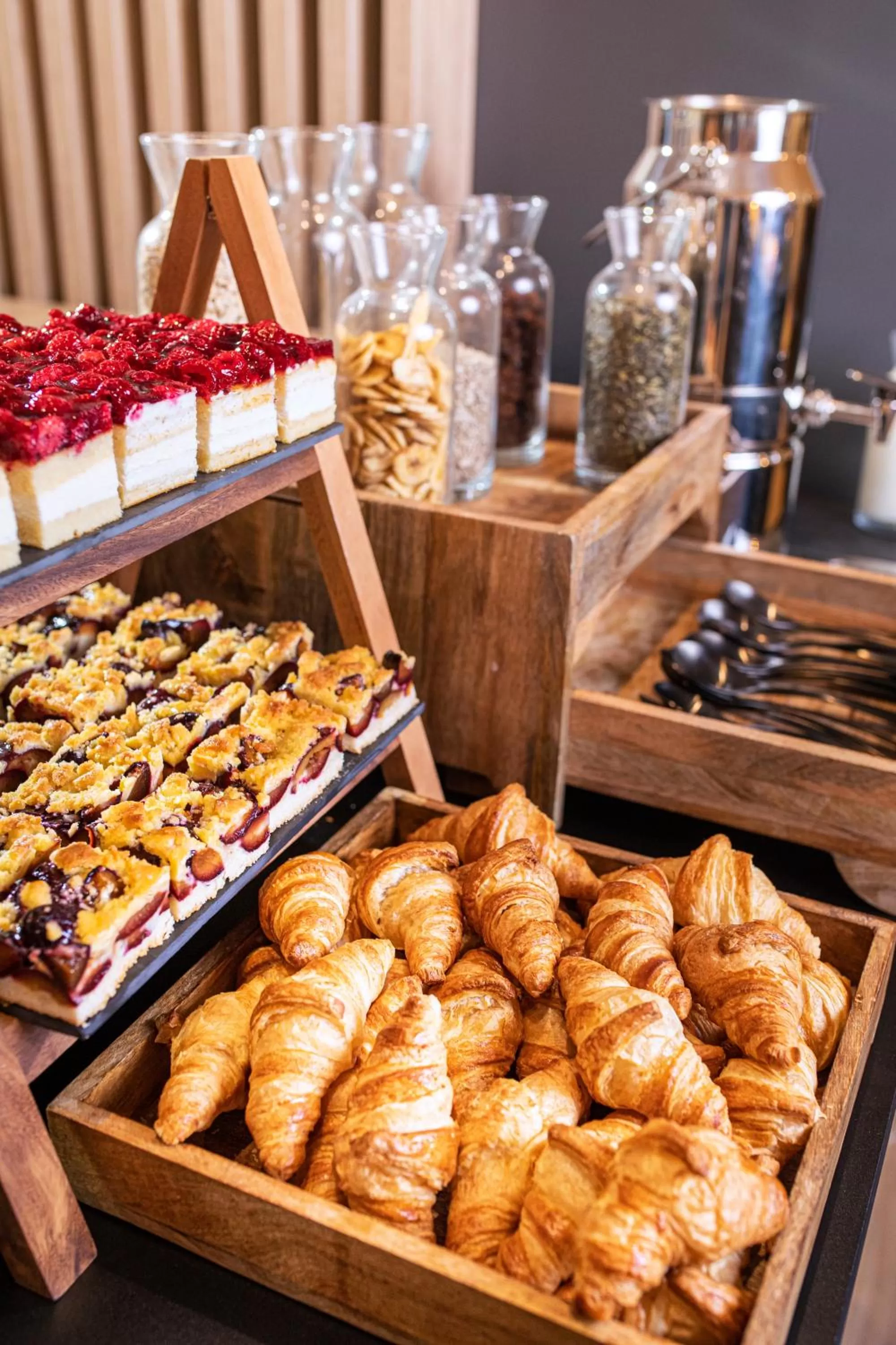 Breakfast in LOGINN Hotel Berlin Airport