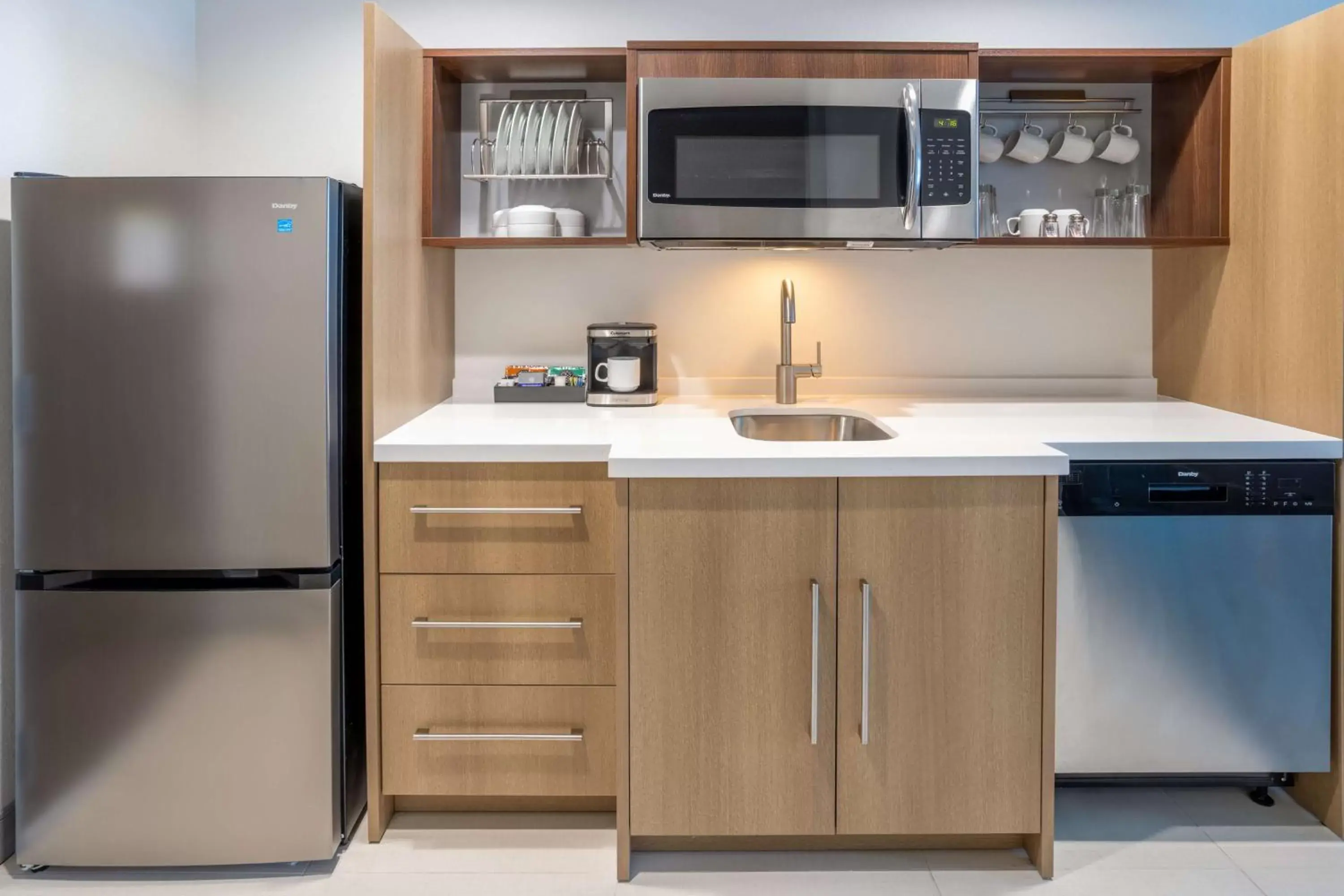 Kitchen or kitchenette, Kitchen/Kitchenette in Tru By Hilton Pensacola Airport Medical Center