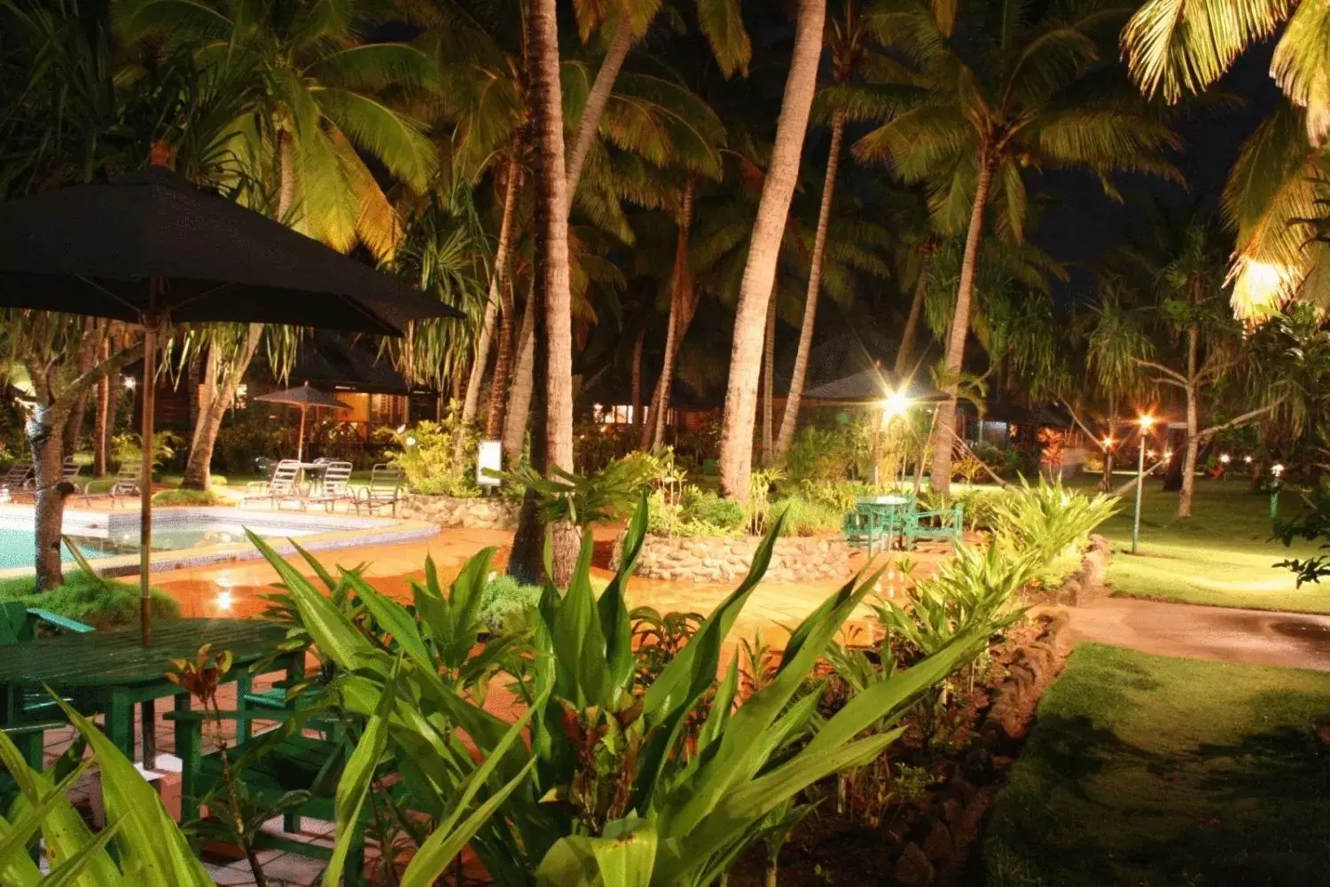 Garden, Swimming Pool in Club Fiji Resort