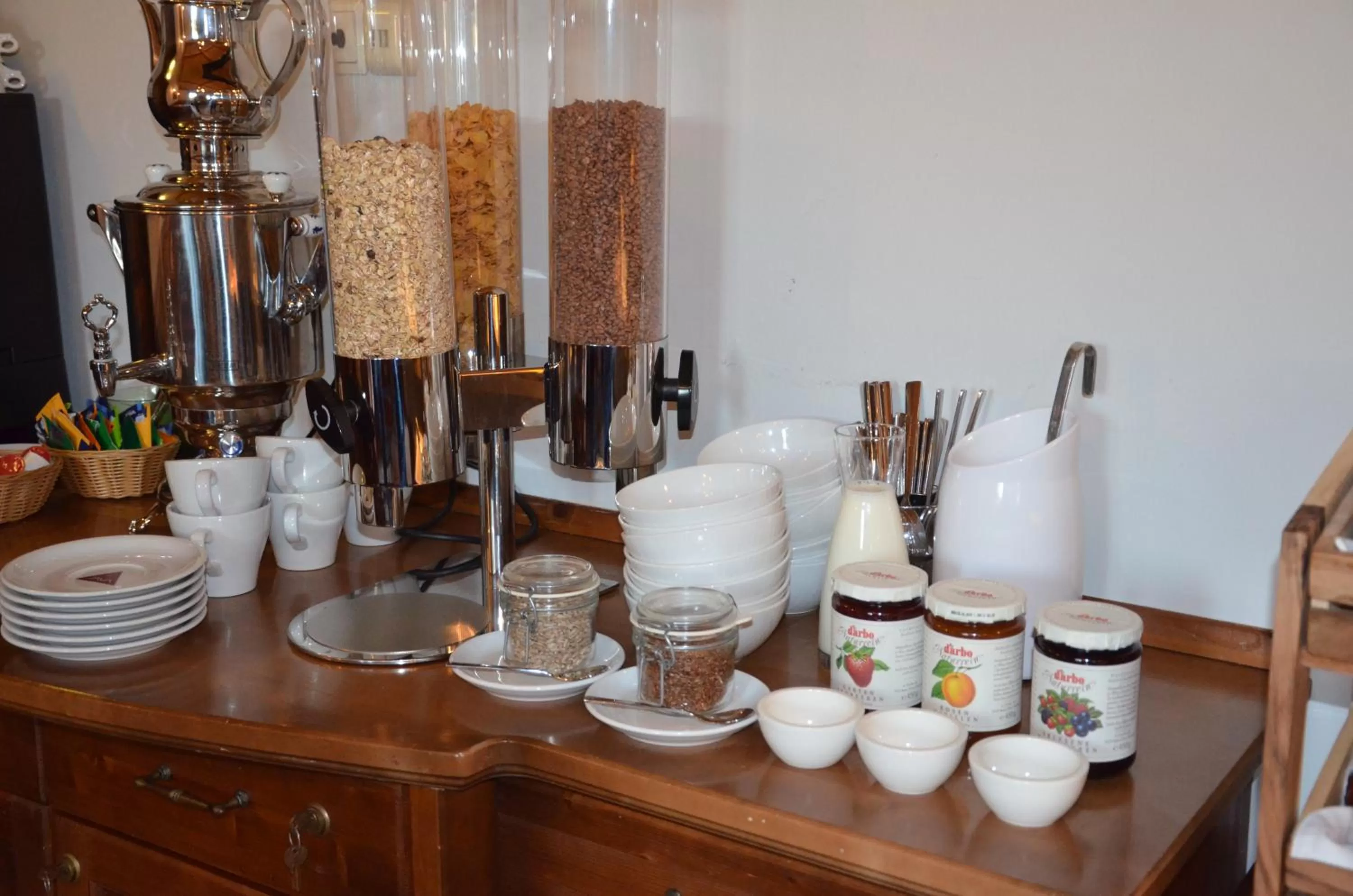 Buffet breakfast in Thalinger Hof