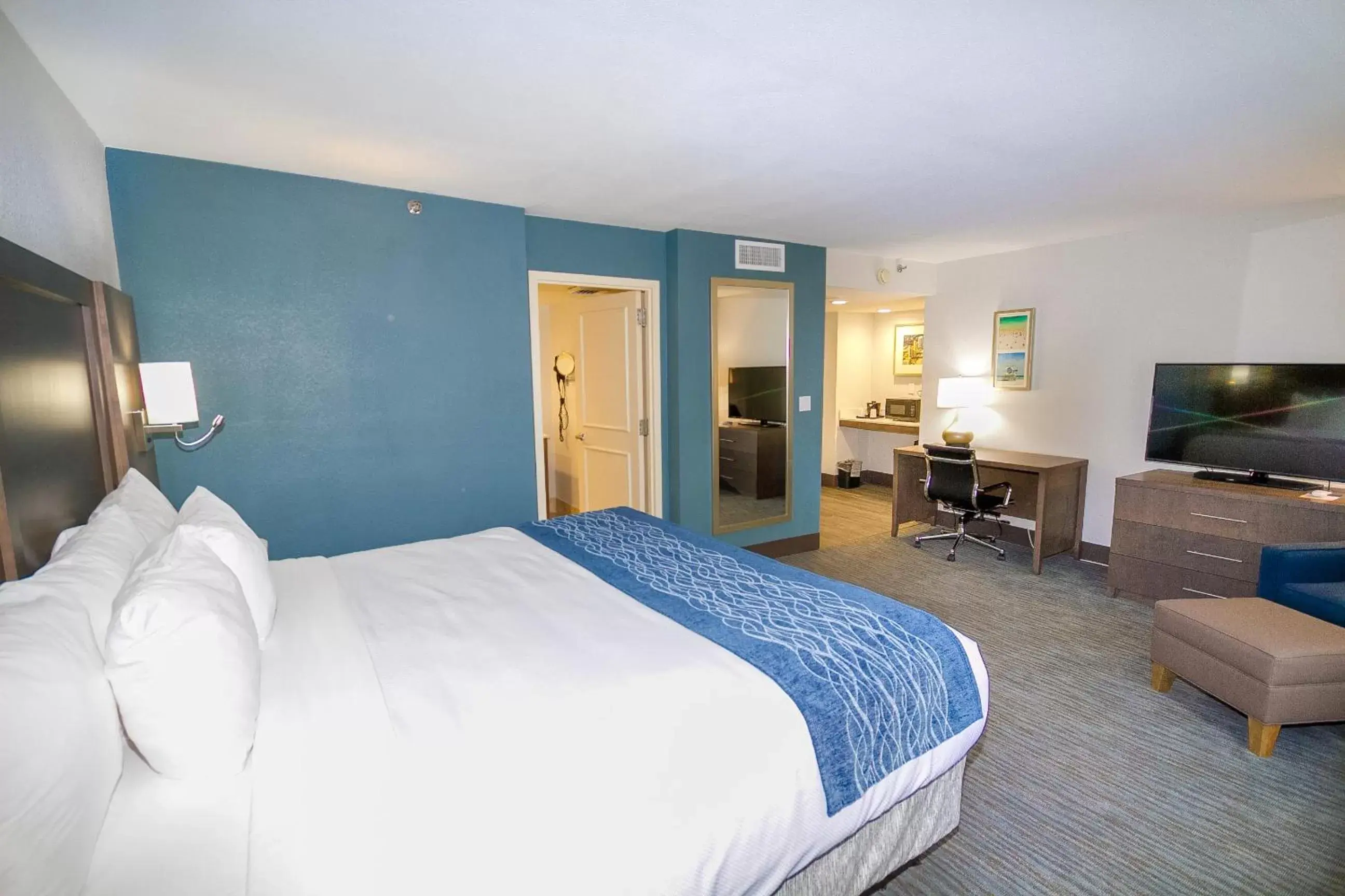 Bed in Comfort Inn & Suites Downtown Brickell-Port of Miami