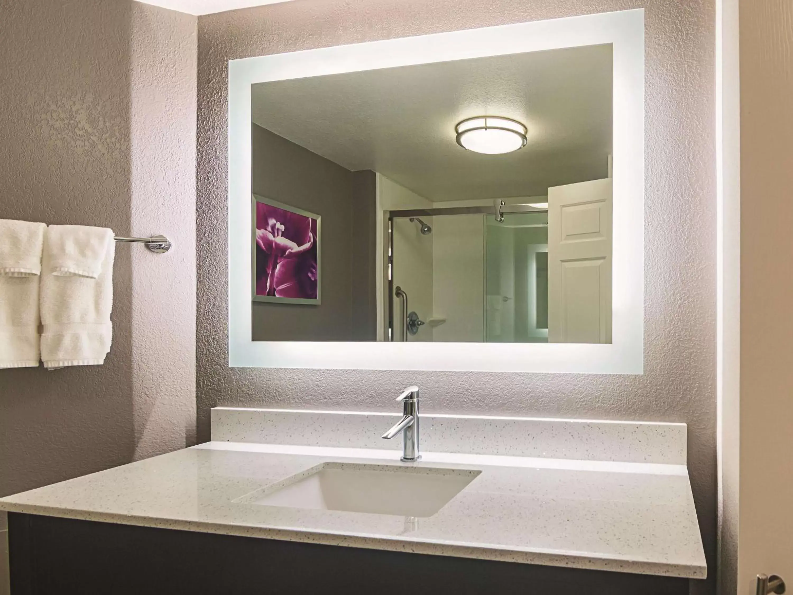 Bathroom in La Quinta by Wyndham Oklahoma City - NW Expwy